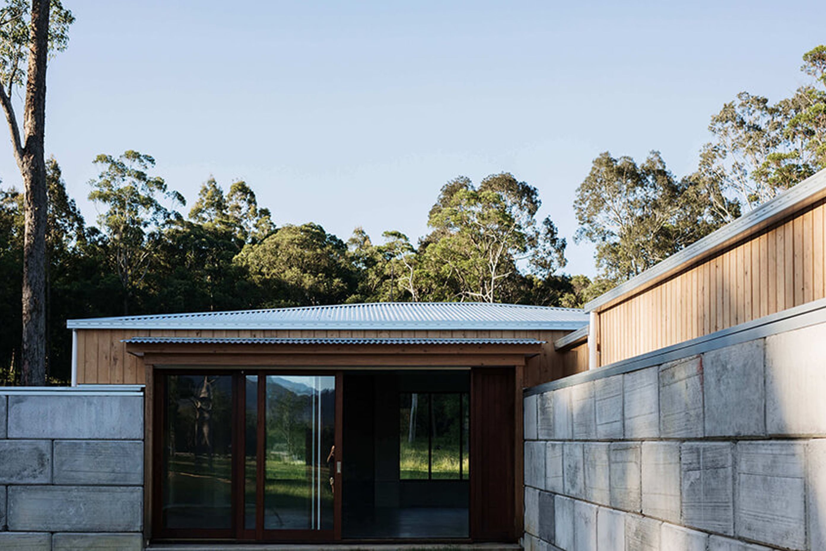 DOORALONG HOUSE