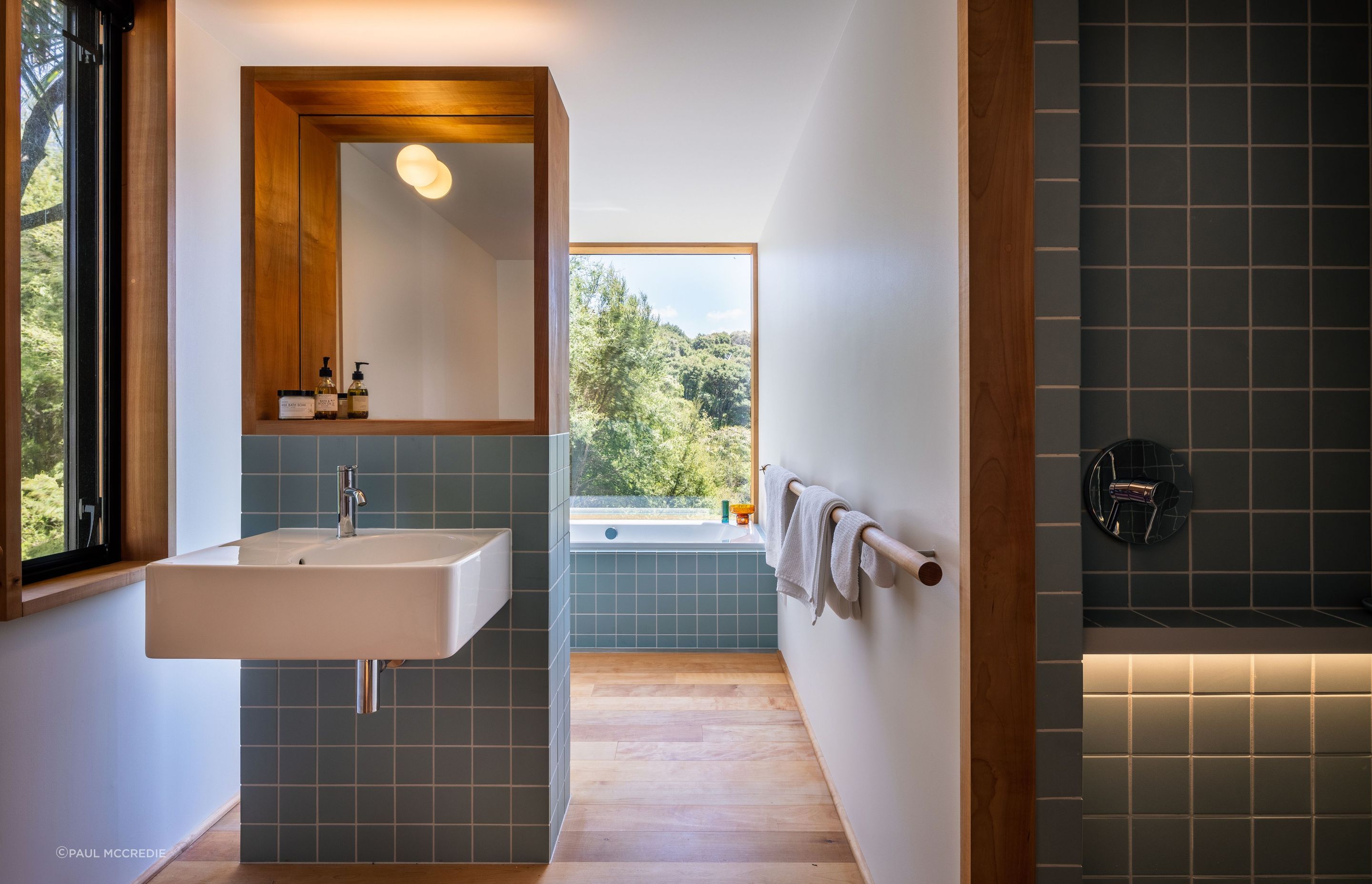 Glenmorven-StudiosbathroomPaul-McCredie8-v2.jpg