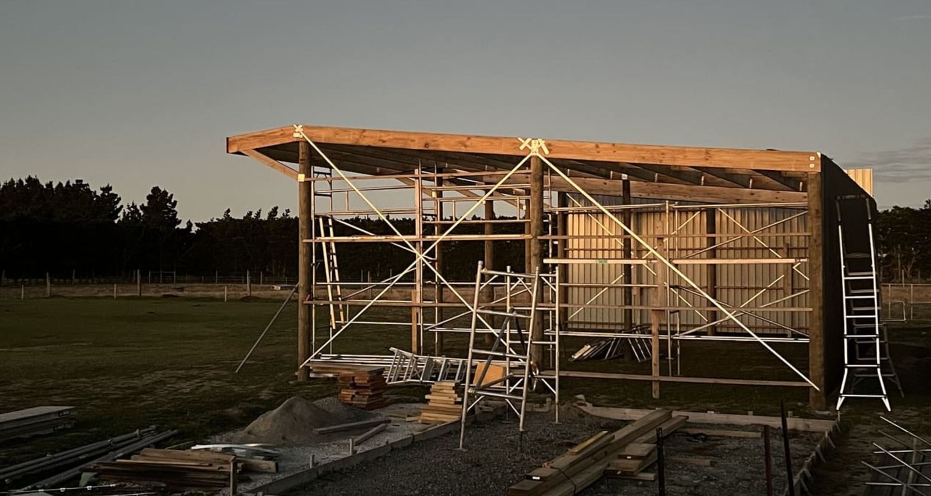 Custom Sheds, Barns & Carports – Sheds banner