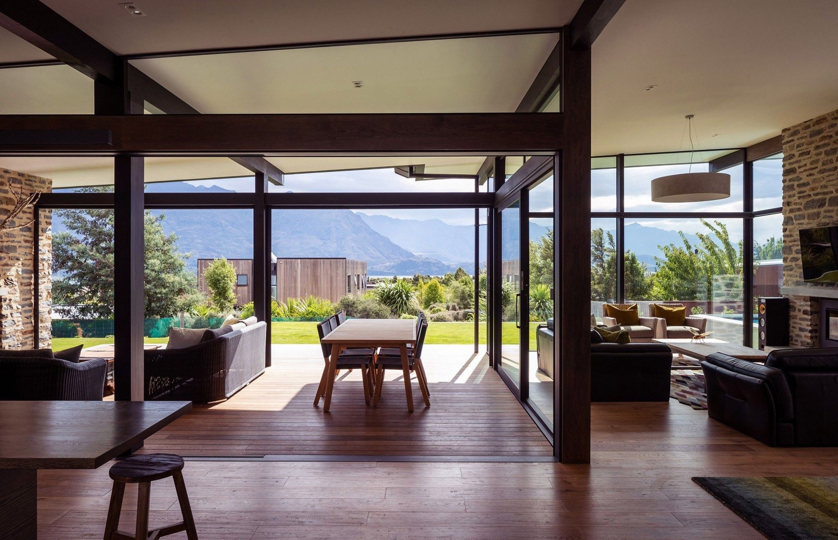 Once through the front door the view is immediately revealed thanks to the floor-to-ceiling glazing that predominates the western facade.