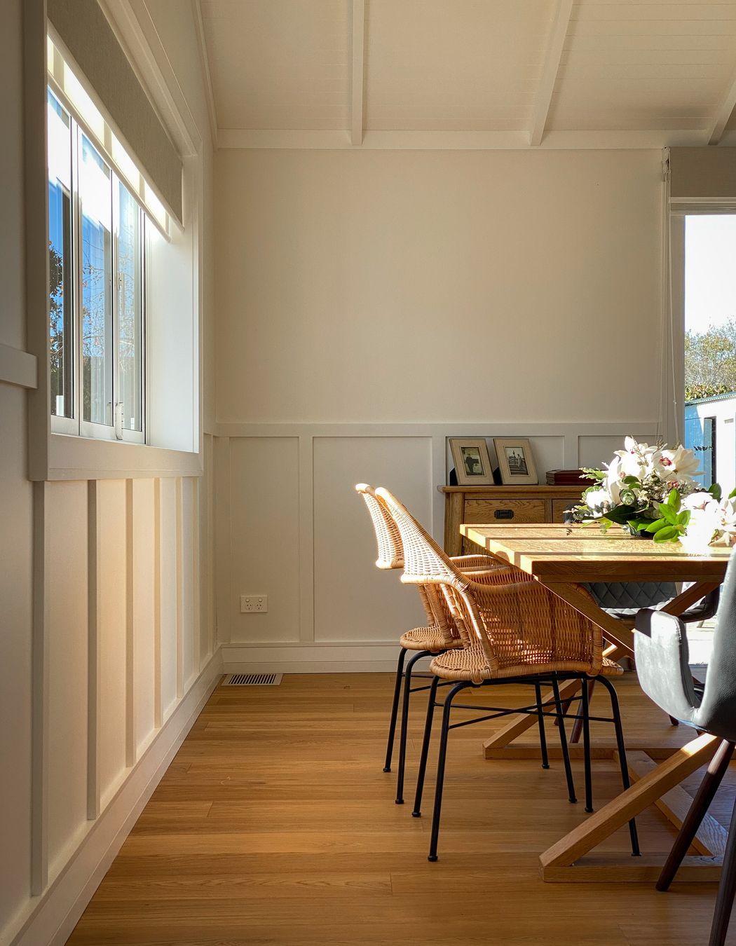 Wood paneling detail throughout the living area and hallway is a further nod to country tradition along with a calming neutral colour palette;