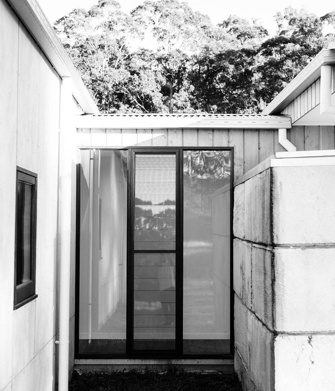DOORALONG HOUSE
