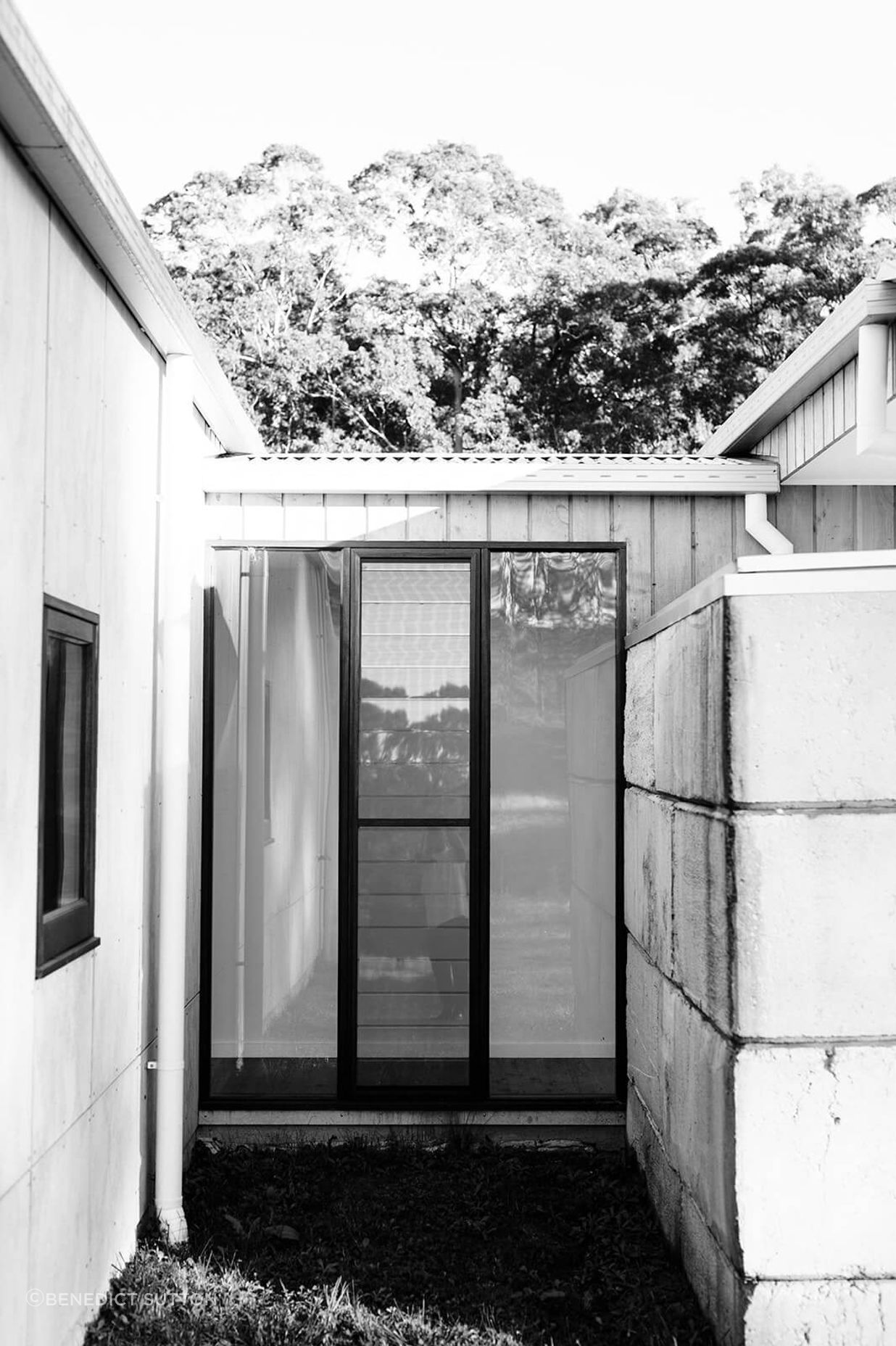 DOORALONG HOUSE