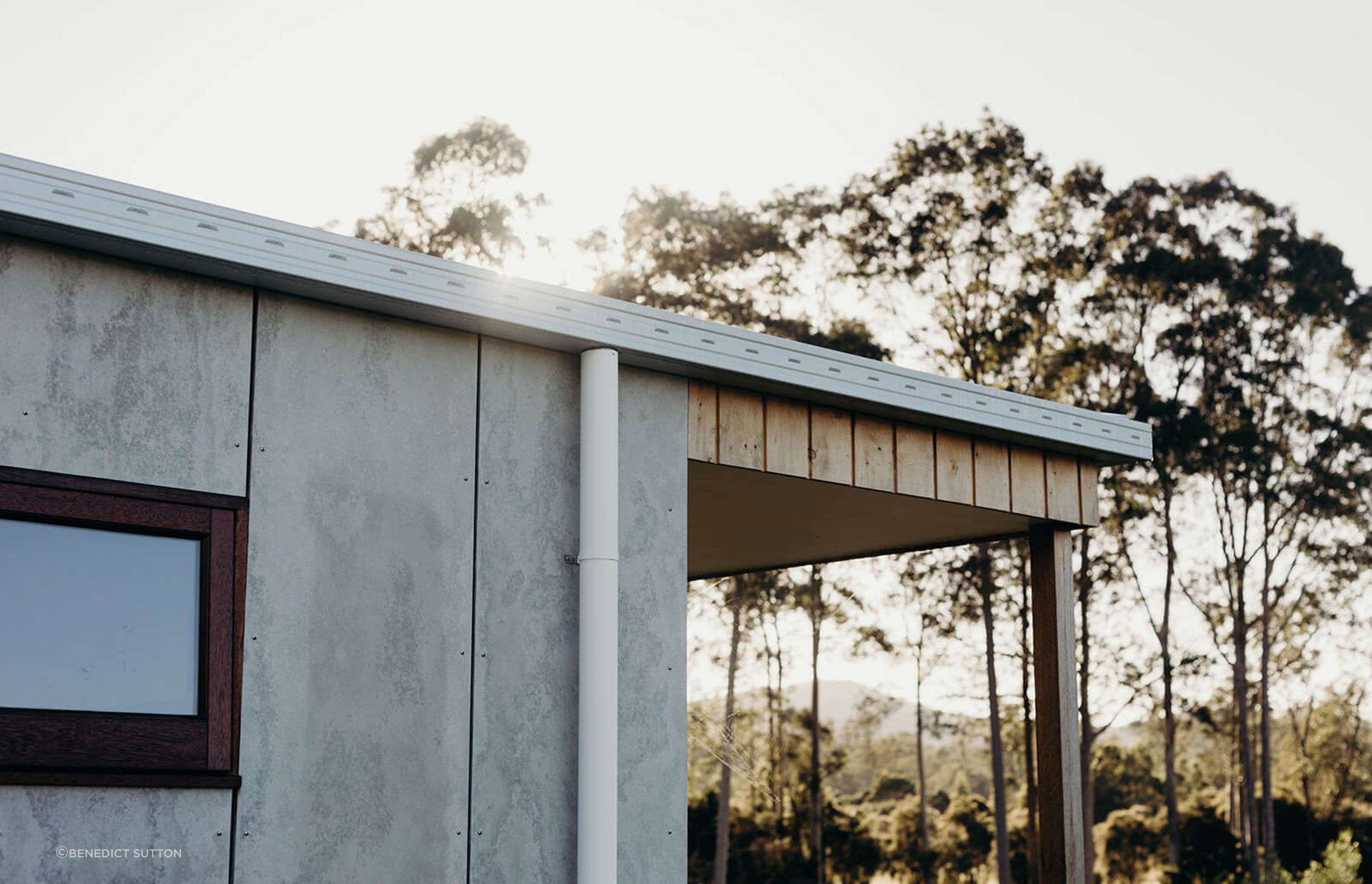 DOORALONG HOUSE