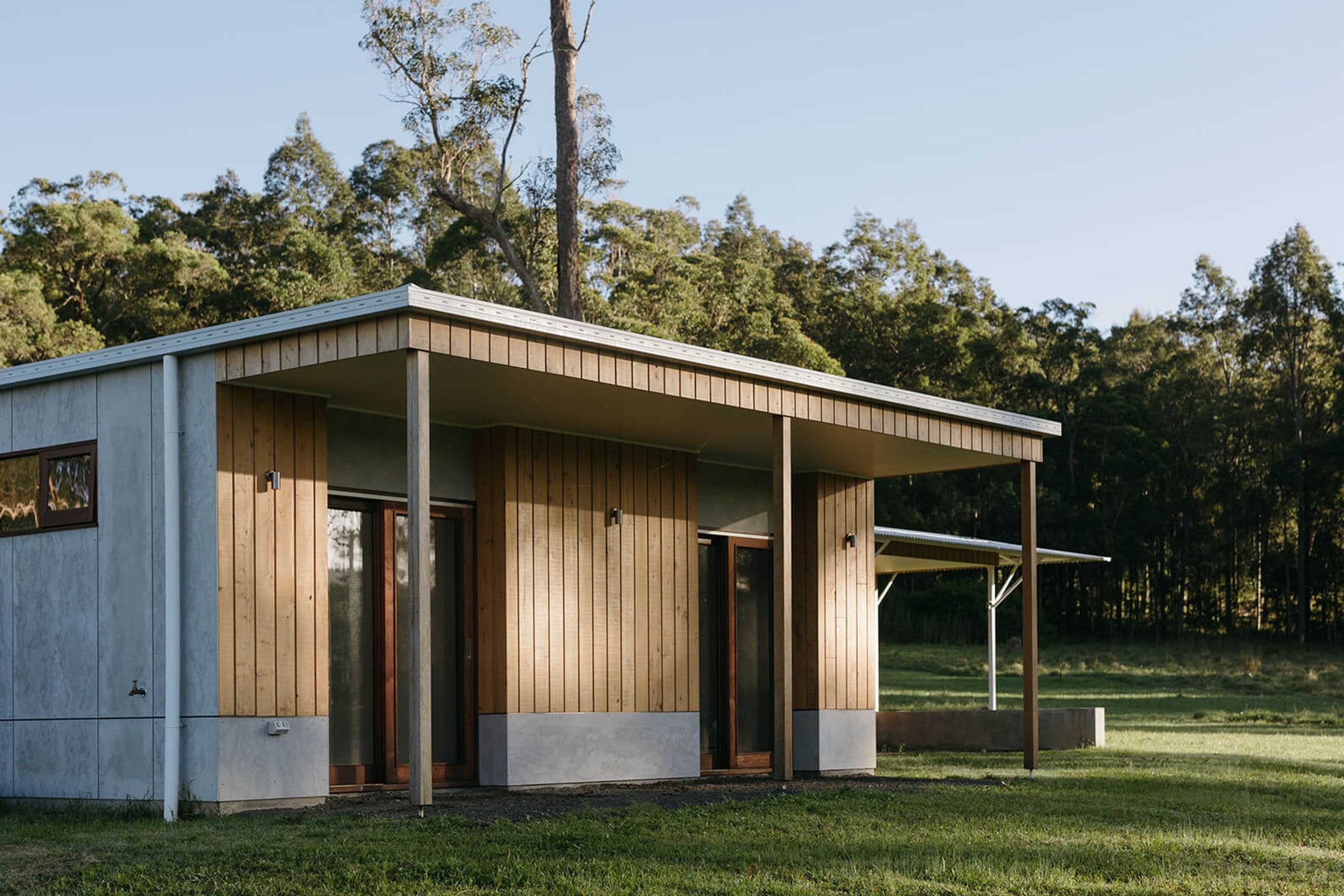 DOORALONG HOUSE
