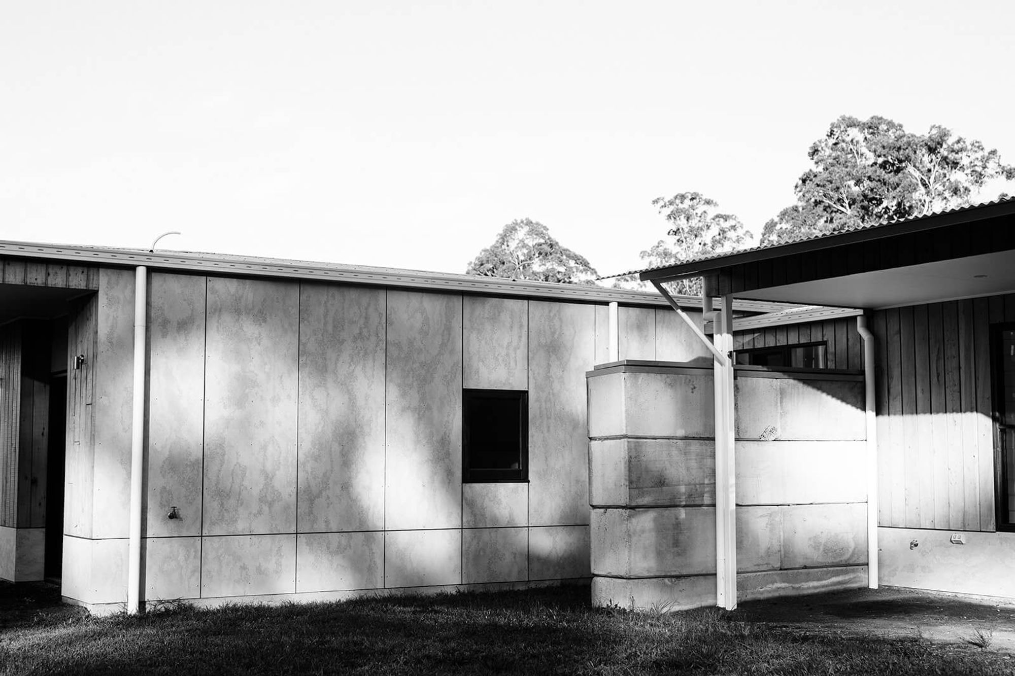 DOORALONG HOUSE