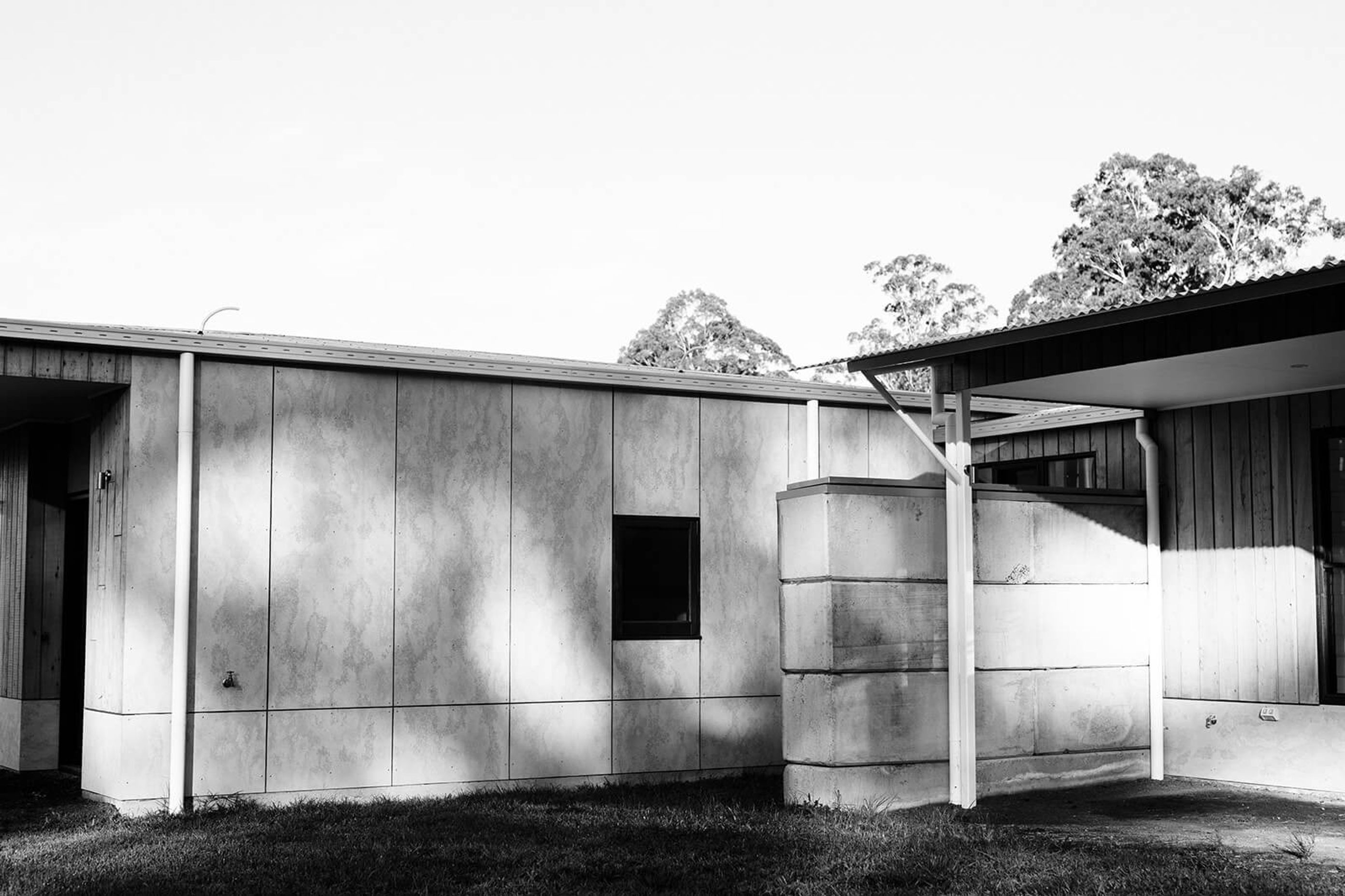 DOORALONG HOUSE