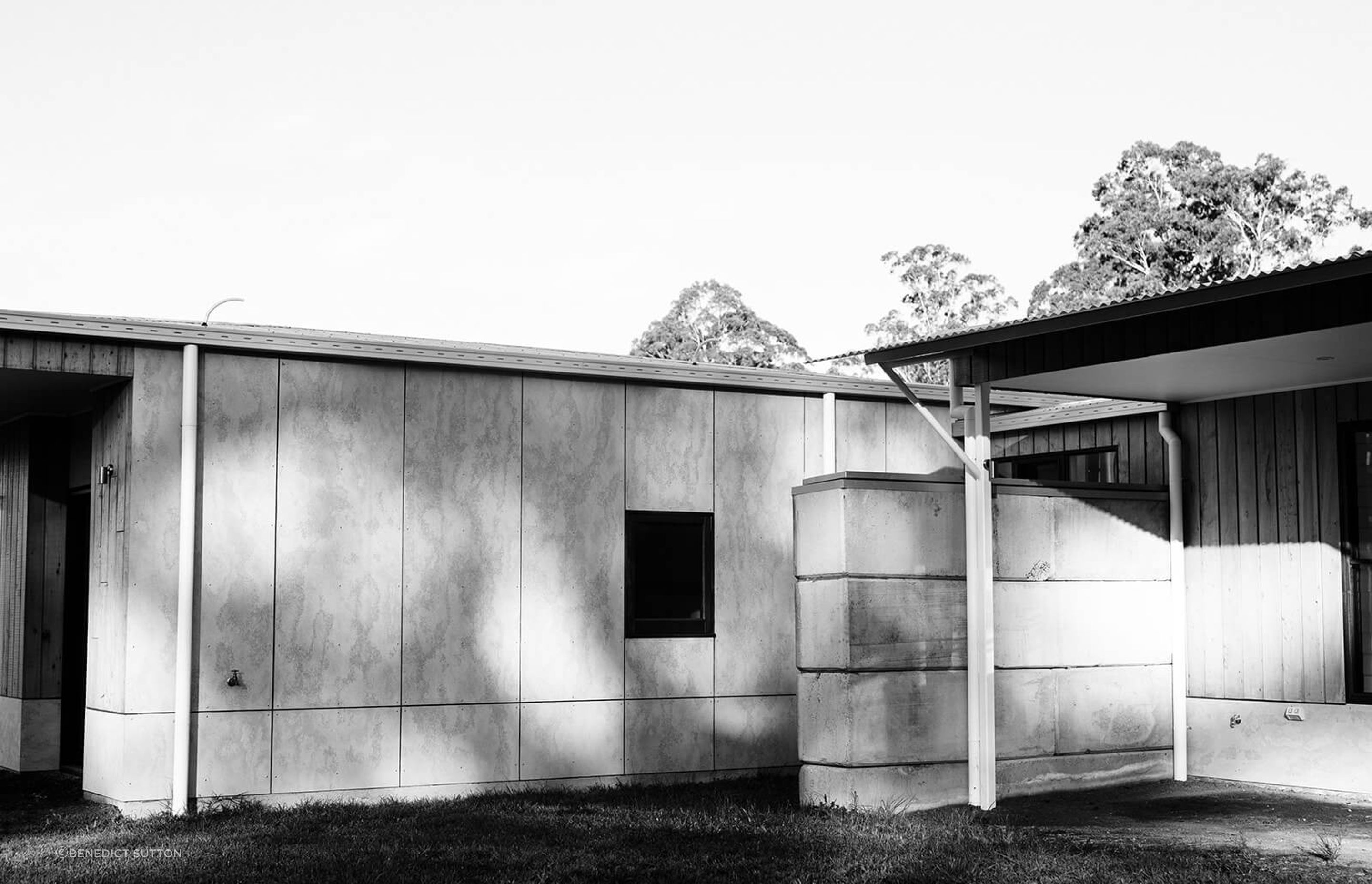 DOORALONG HOUSE