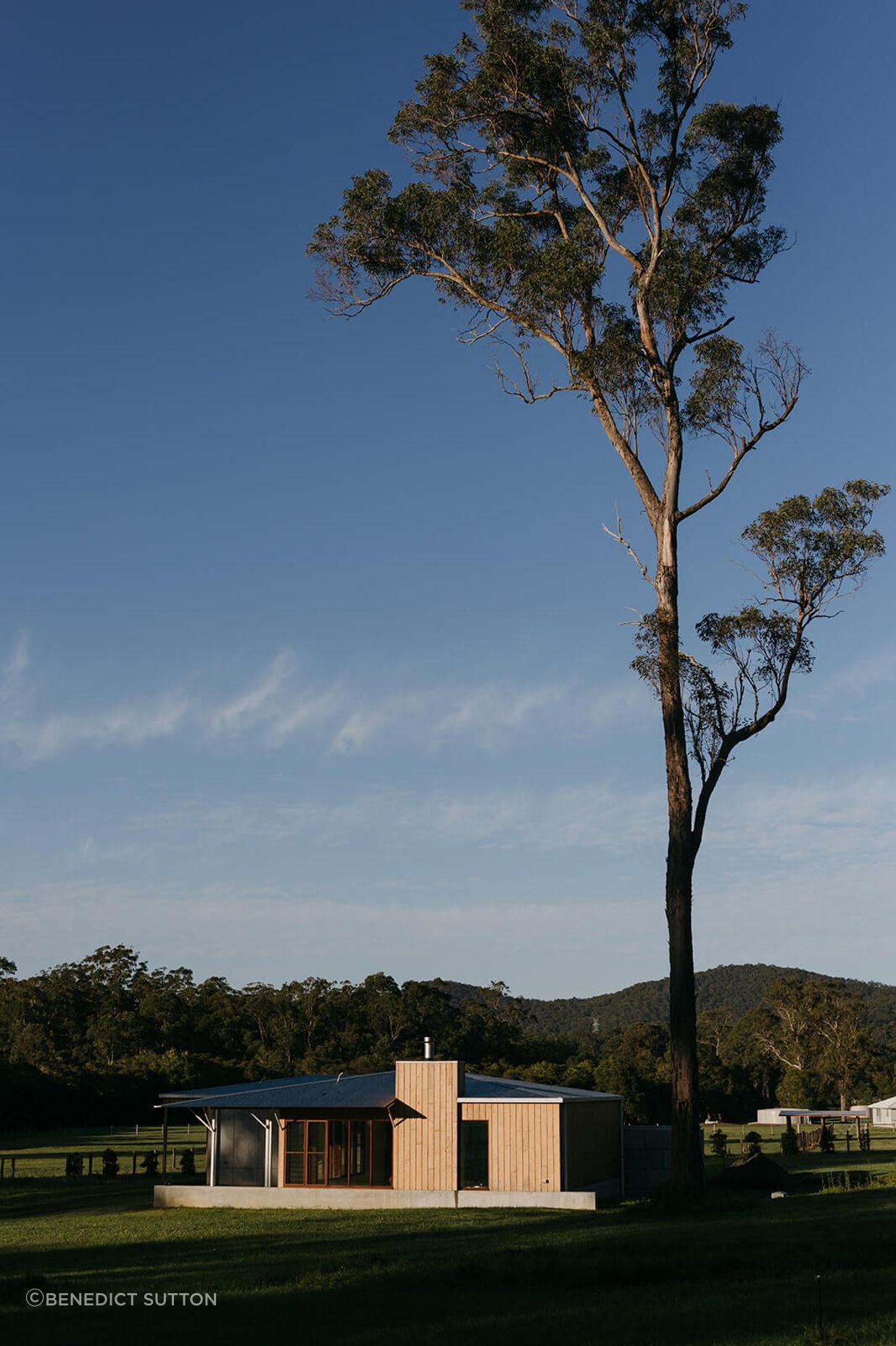 DOORALONG HOUSE