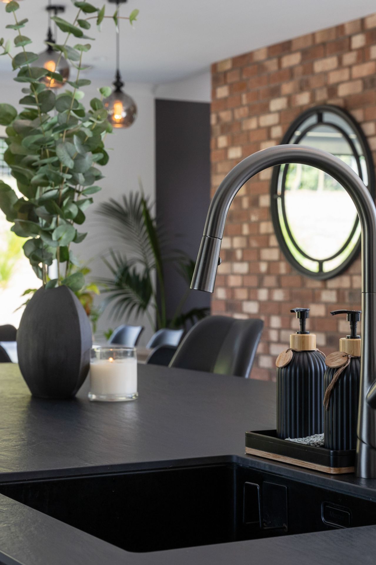 MPHLuxury-Design-BuildMuriwaiBrydone-10.jpg