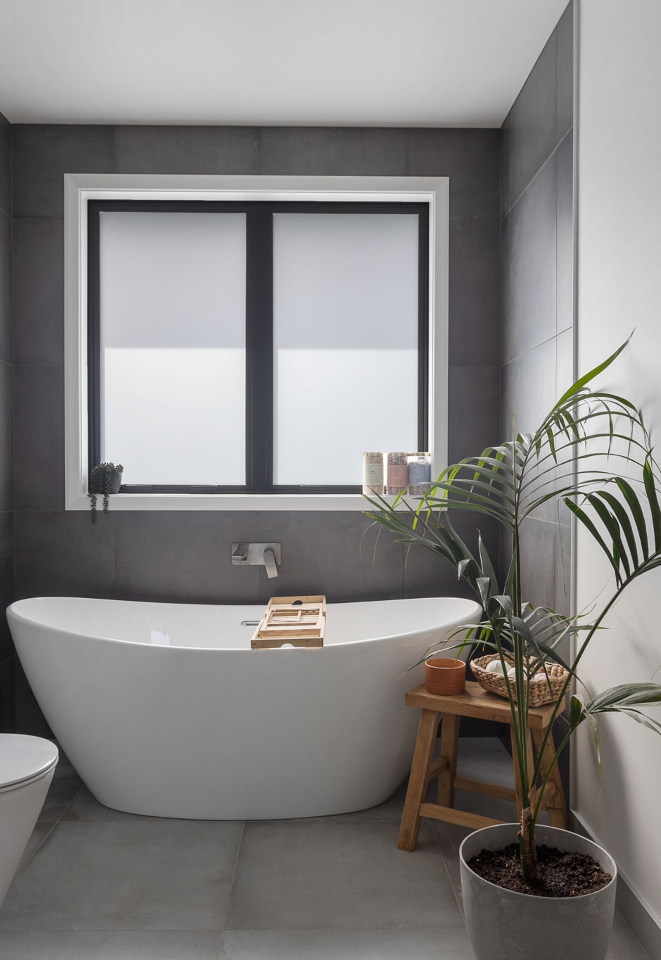 MPHLuxury-Design-BuildMuriwaiBrydone-61-v2.jpg
