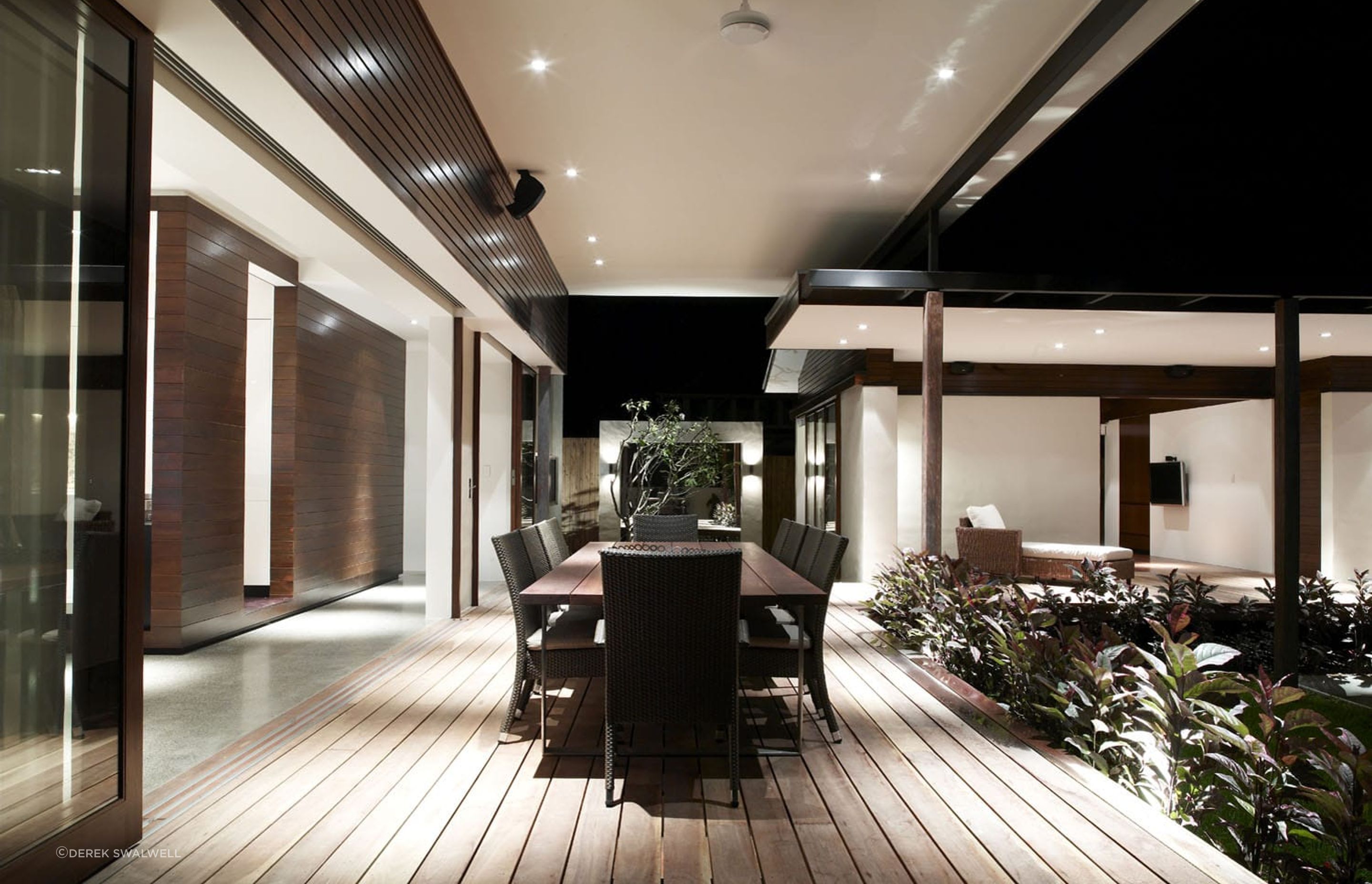 Six, Port Douglas