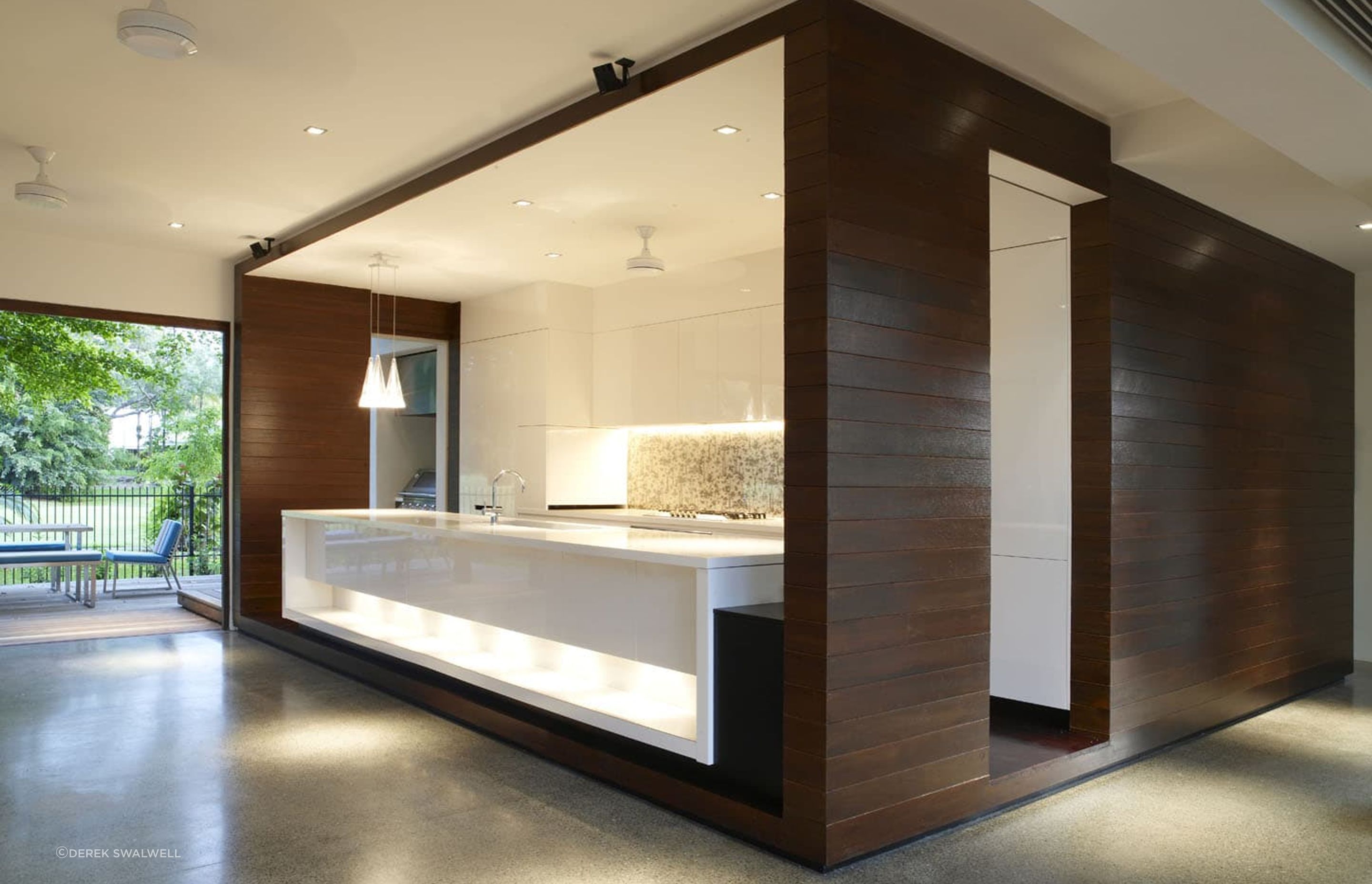 Six, Port Douglas