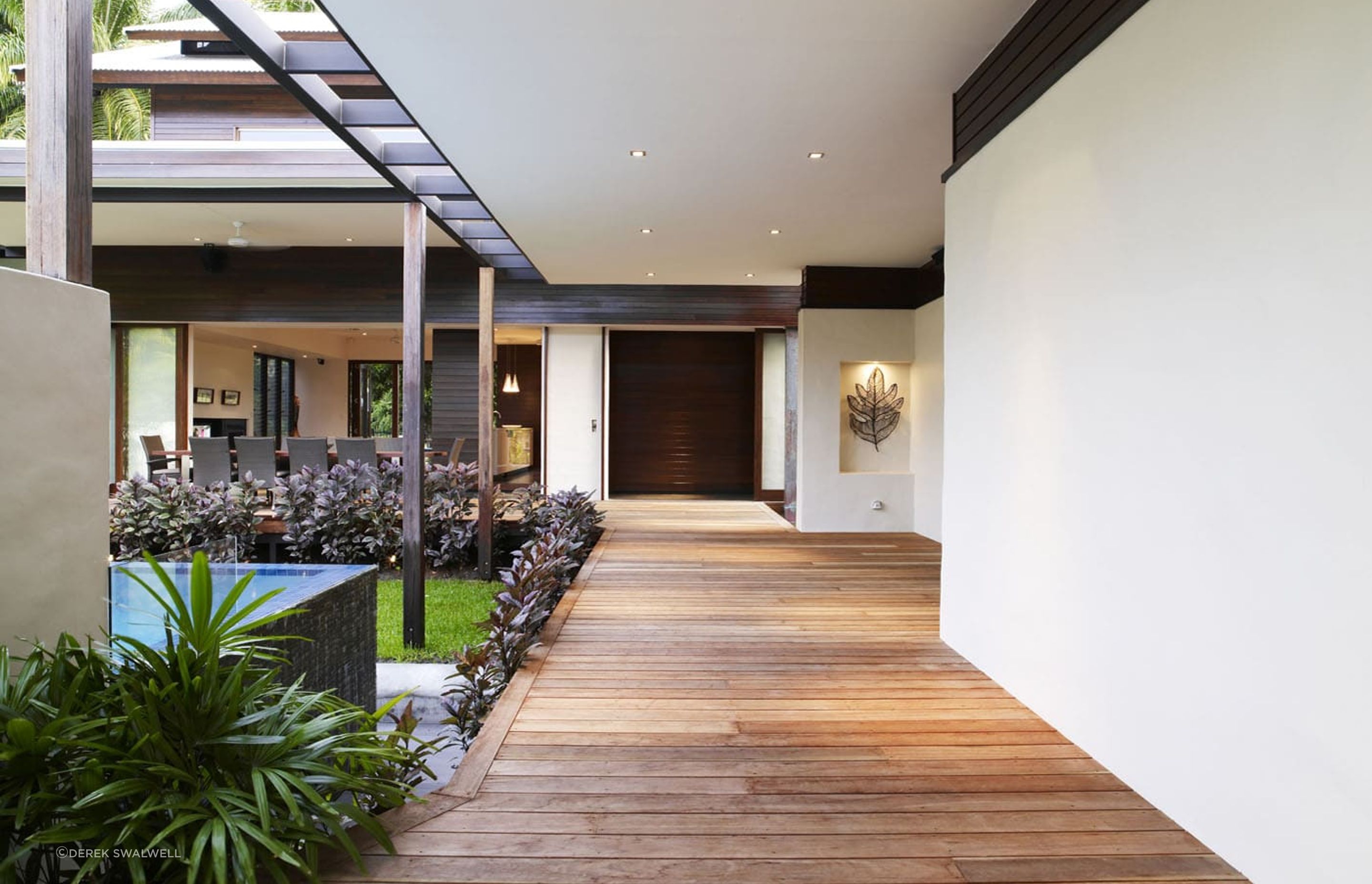 Six, Port Douglas