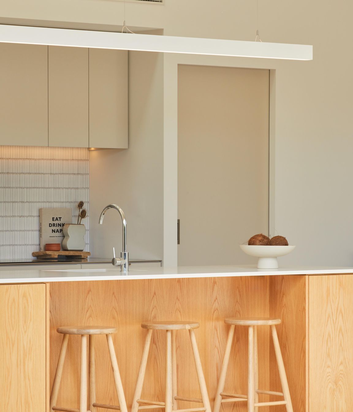 Split-HipMateriality-in-the-kitchen-providing-warmthSarah-Rowlands-Photographer3.jpg