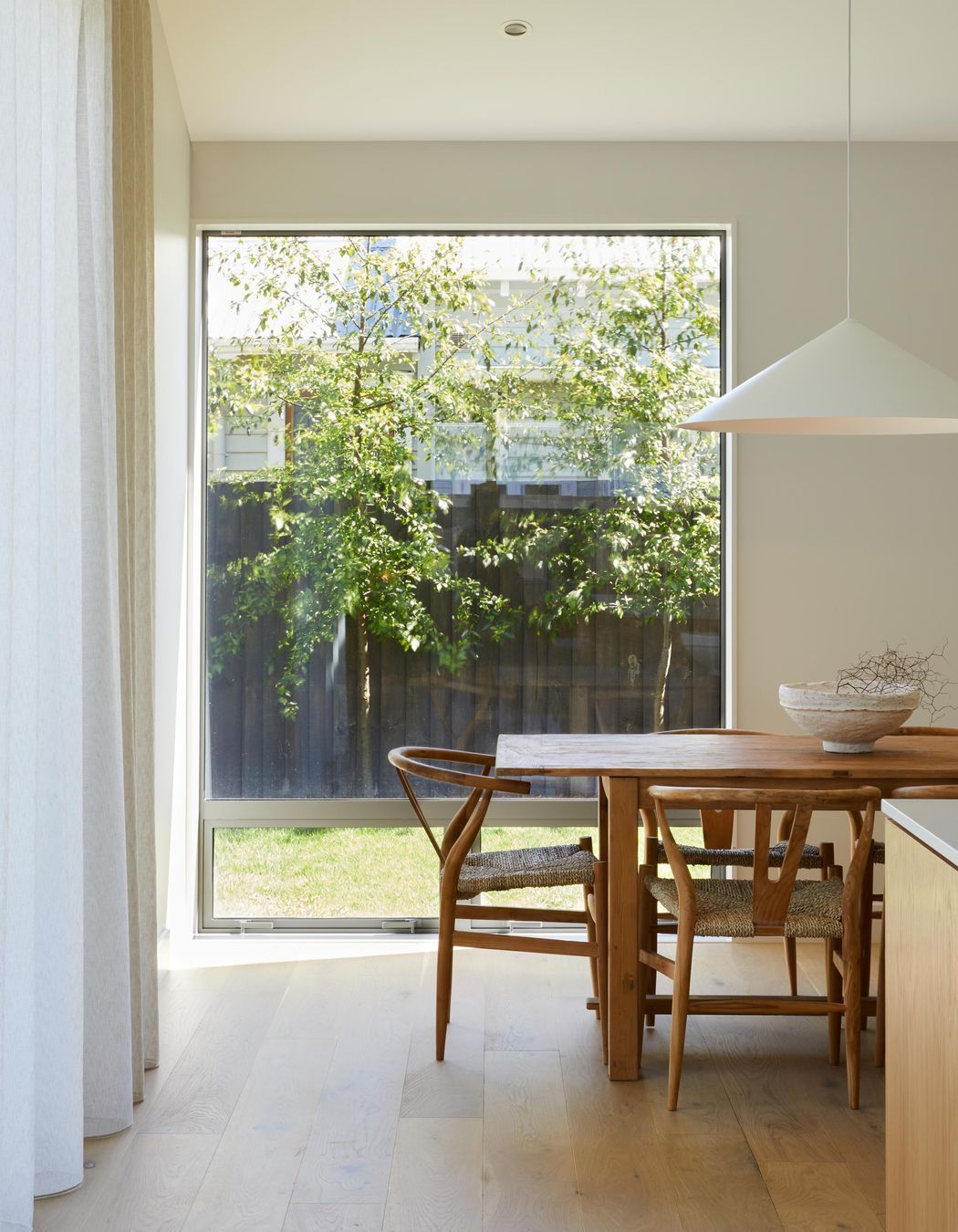 Split-HipView-of-dining-room-Sarah-Rowlands-Photographer4.jpg