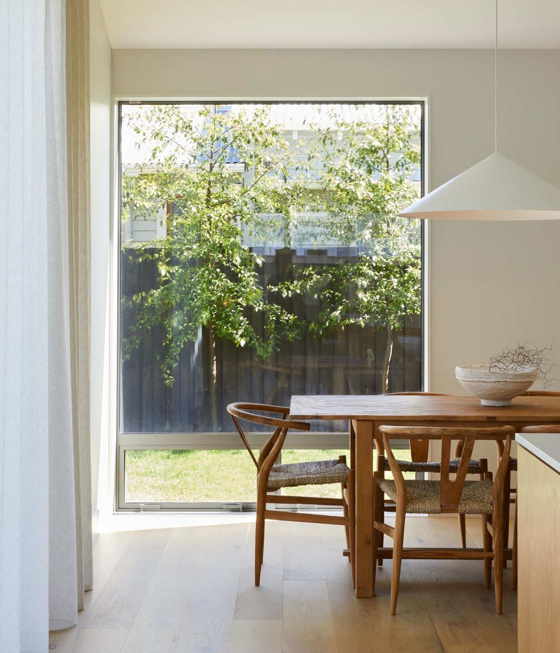 Split-HipView-of-dining-room-Sarah-Rowlands-Photographer4.jpg