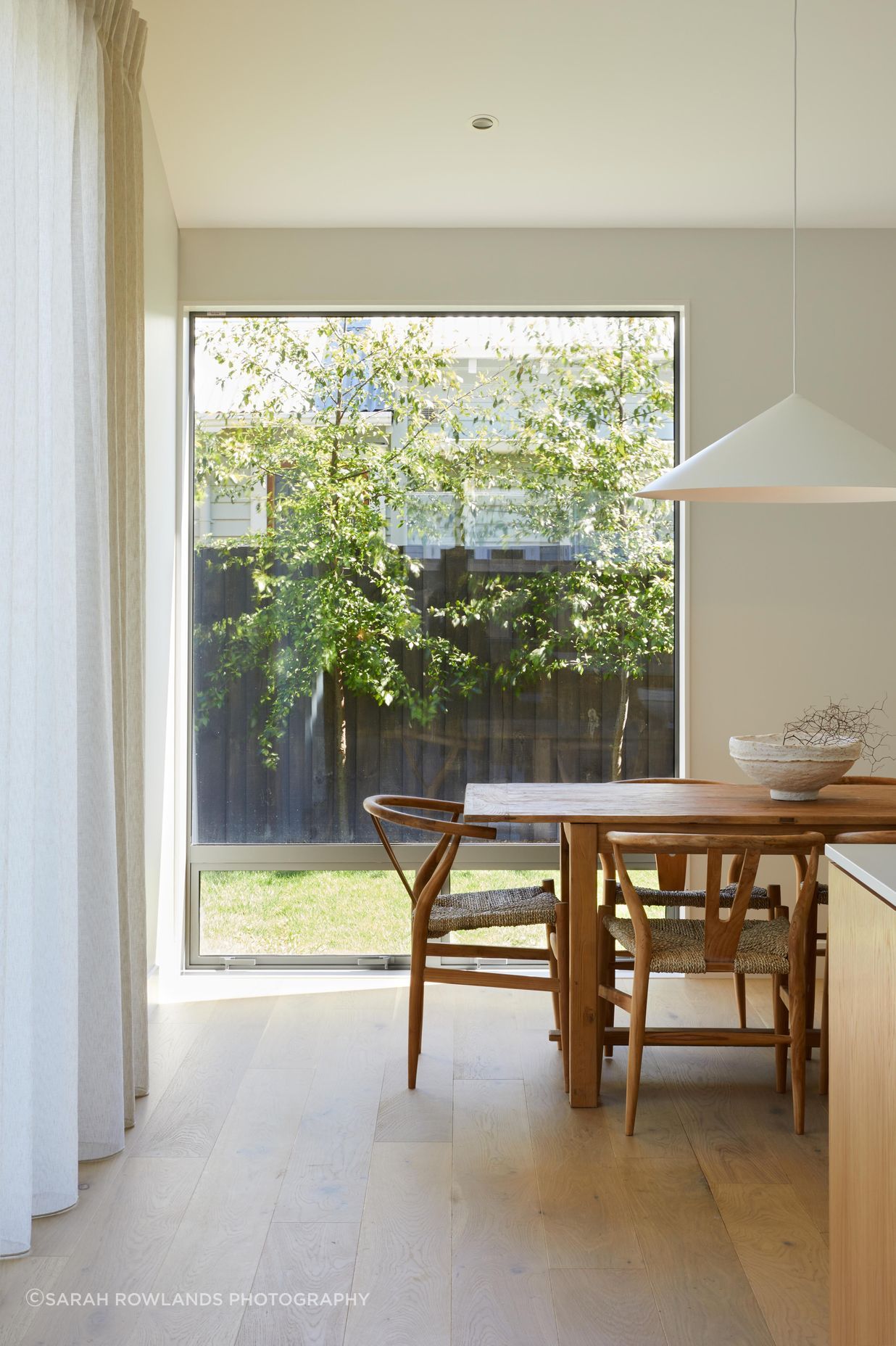 Split-HipView-of-dining-room-Sarah-Rowlands-Photographer4.jpg