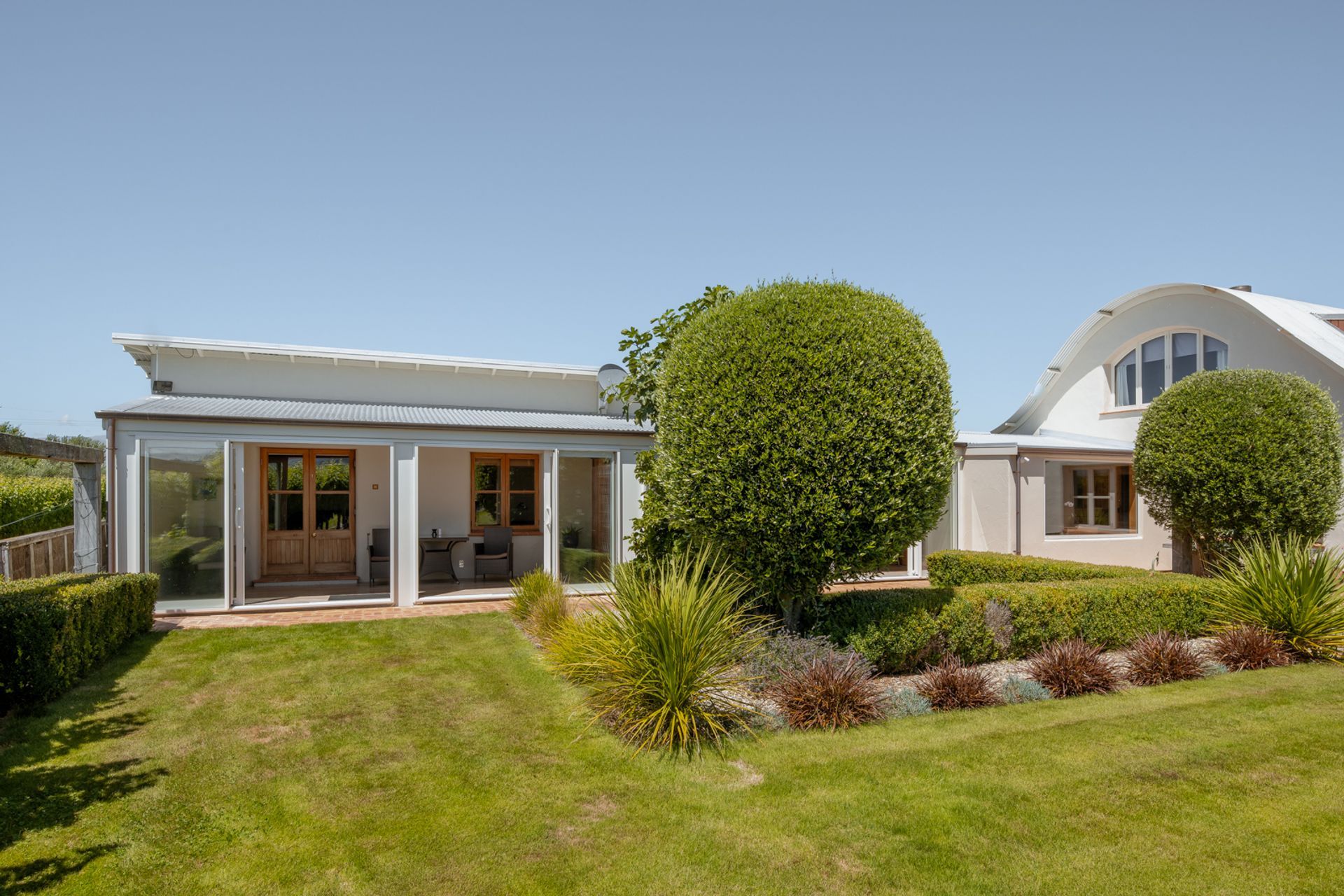 Straw-Lodge-Websize-3.jpg