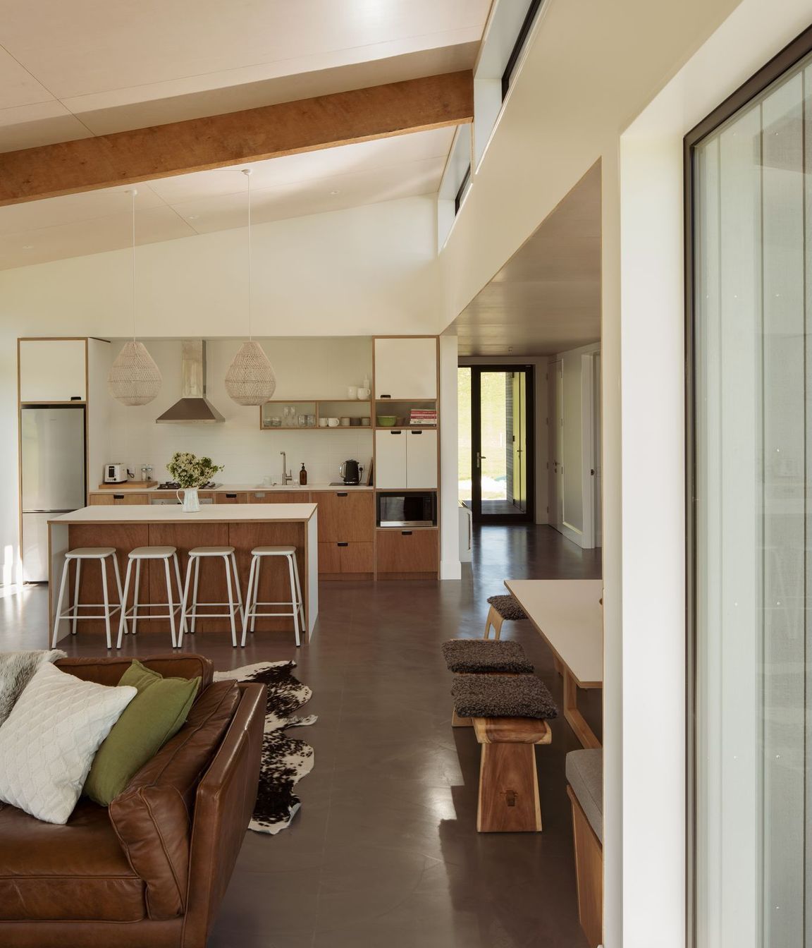 The client's primary residence is a large, two-storey homestead, so for this property they wanted it to be the opposite of that—compact, yet with a feeling of spaciousness when in the rooms, as well as being light and airy inside.