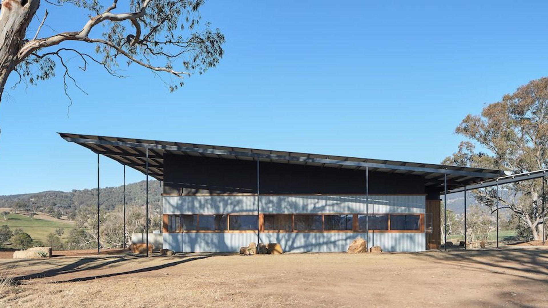 Upside Down Akubra House banner