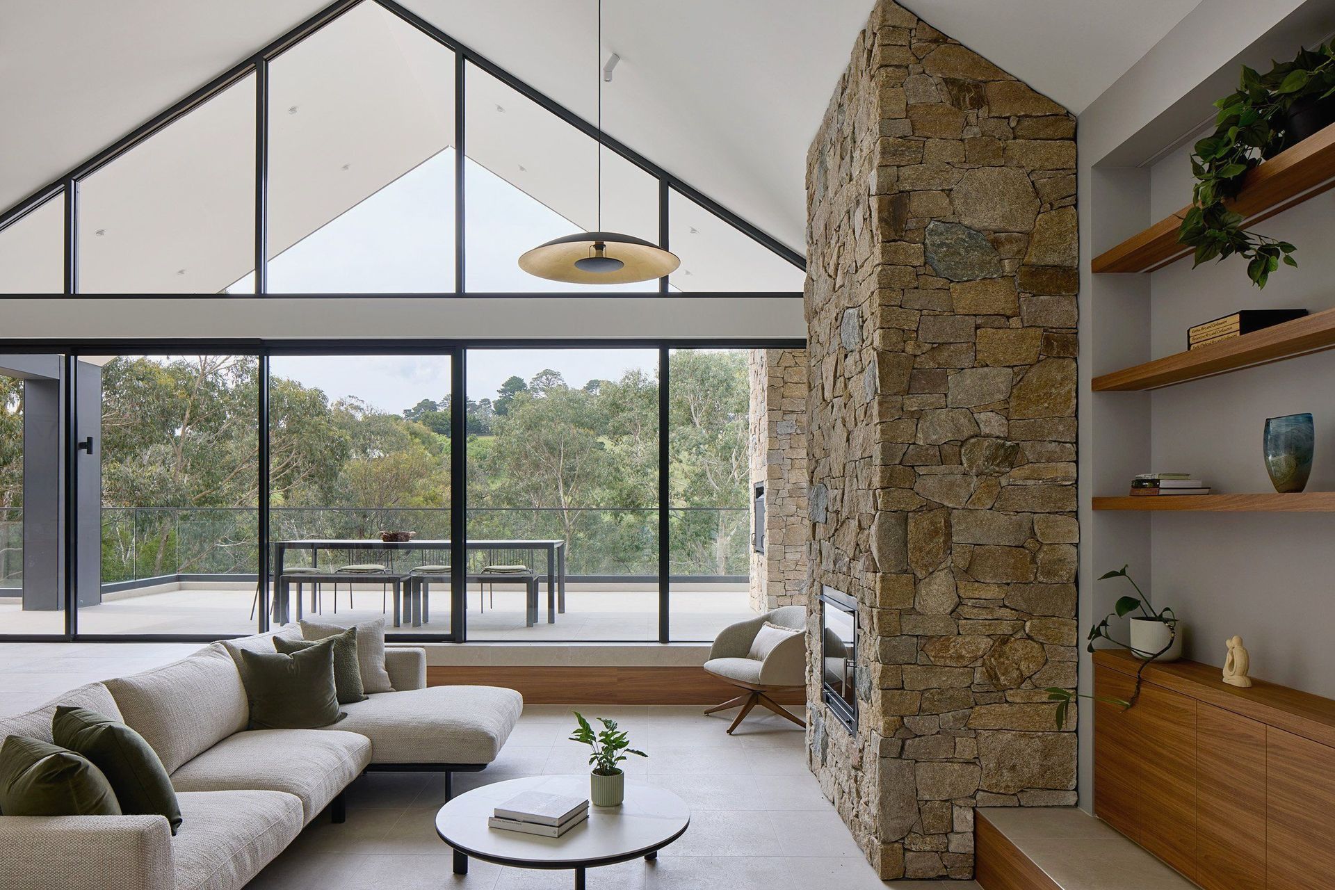 WhiskerArchitectureHillsideHomeC2A9TatjanaPlitt557.jpg