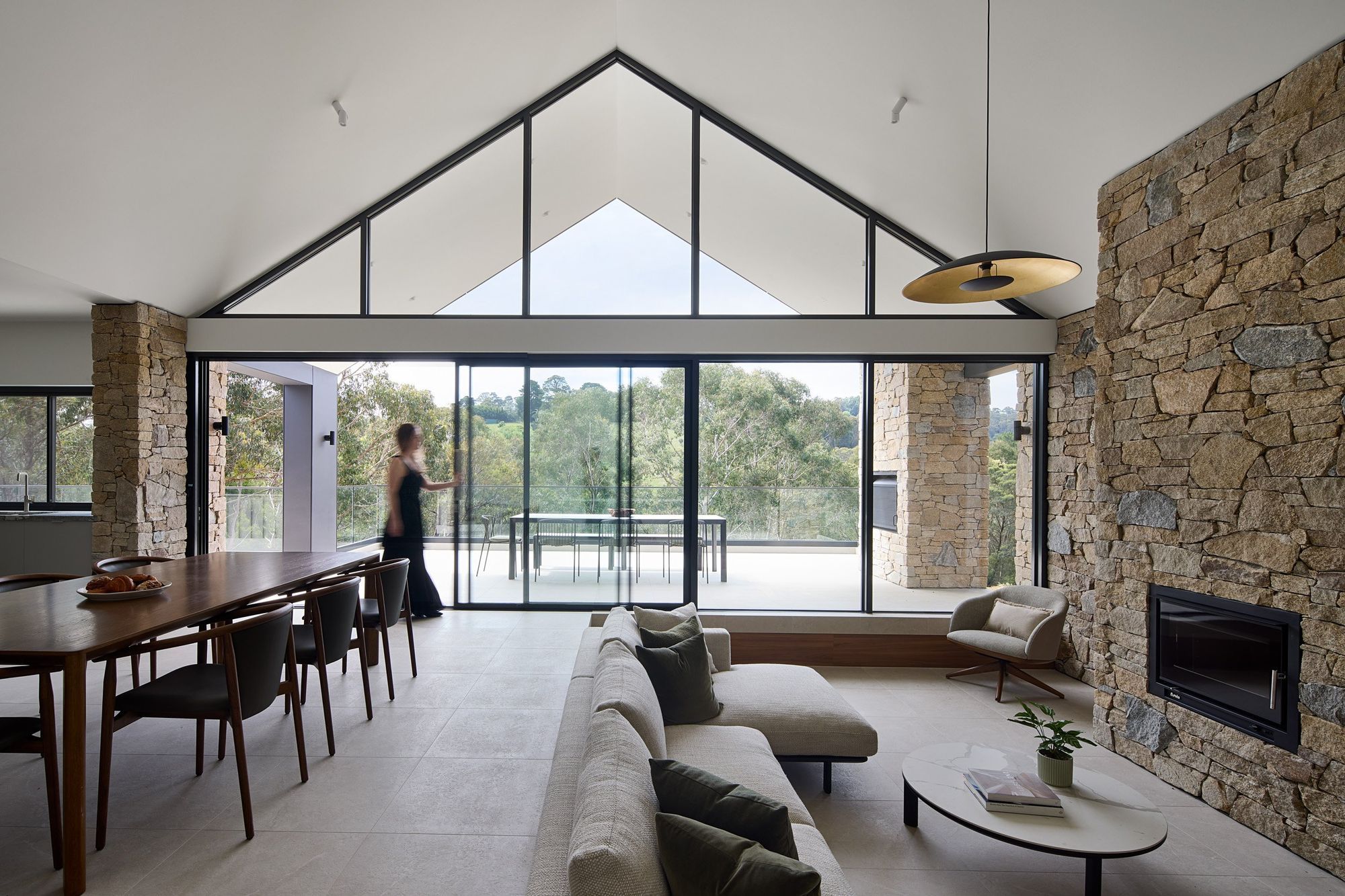 WhiskerArchitectureHillsideHomeTatjanaPlitt479.jpg