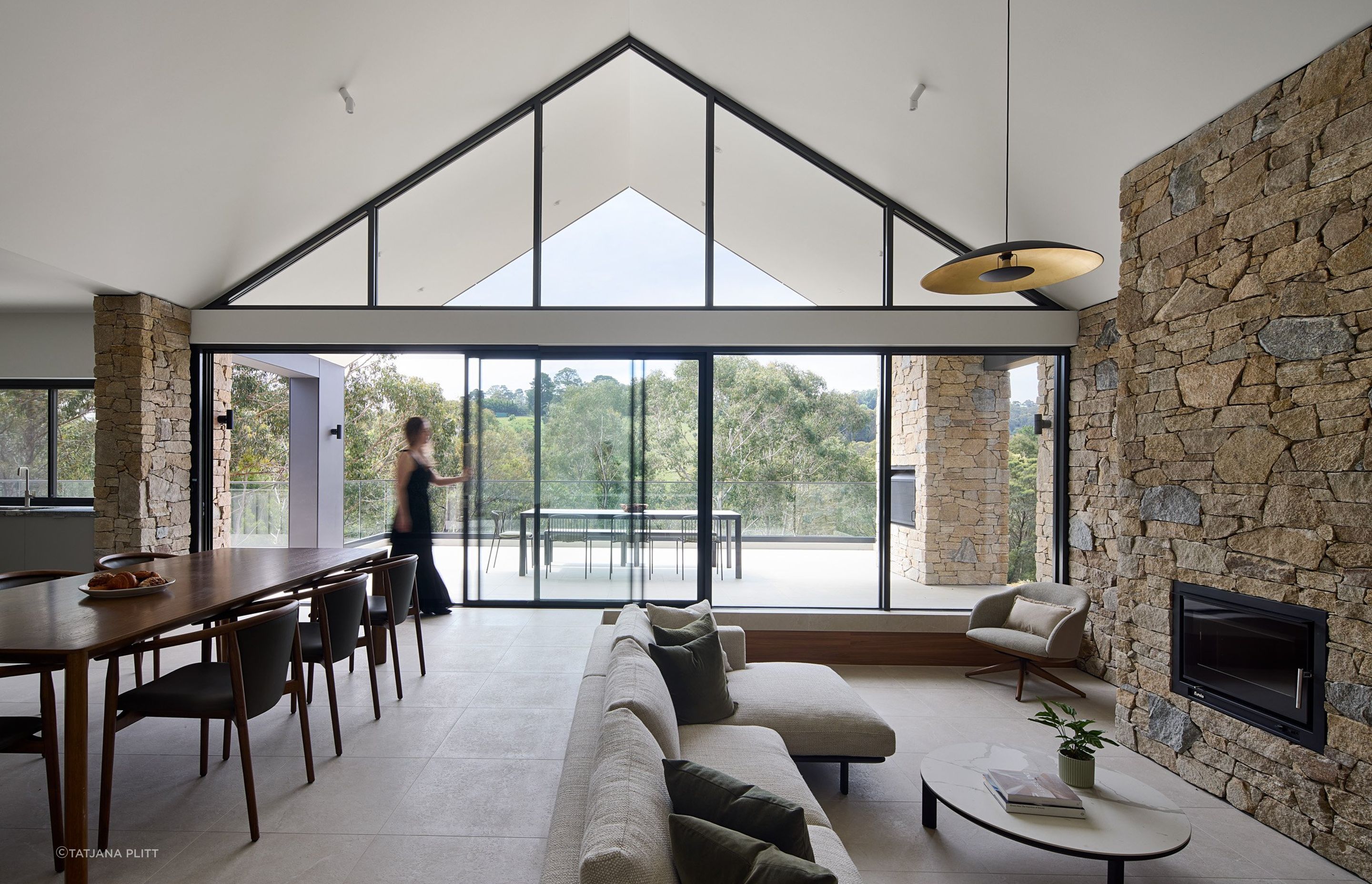 WhiskerArchitectureHillsideHomeTatjanaPlitt479.jpg