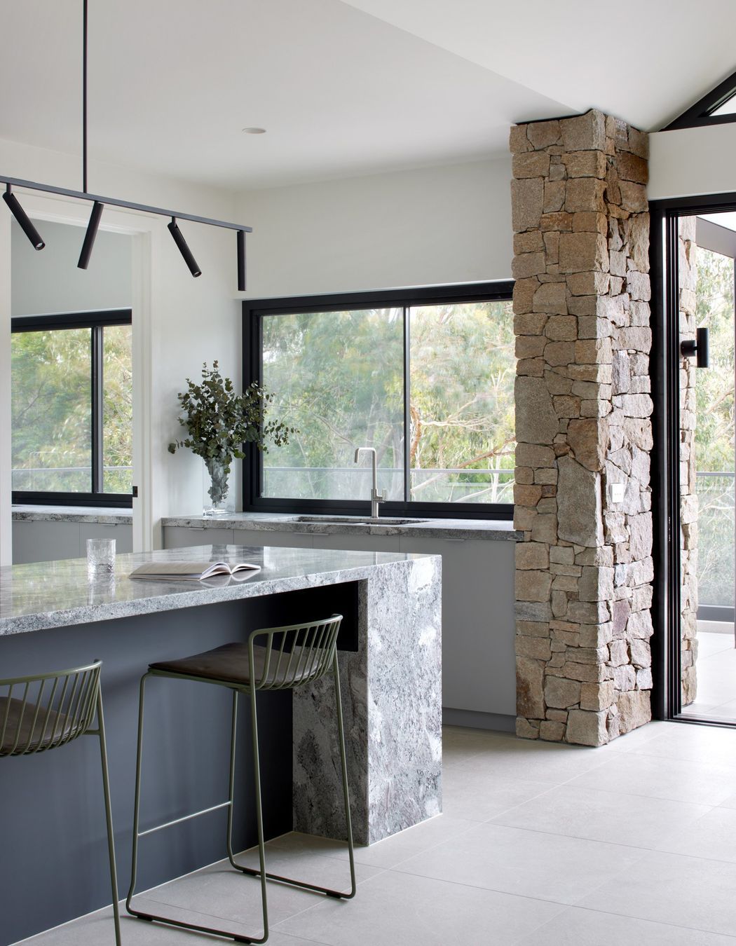 WhiskerArchitectureHillsideHomeTatjanaPlitt839.jpg