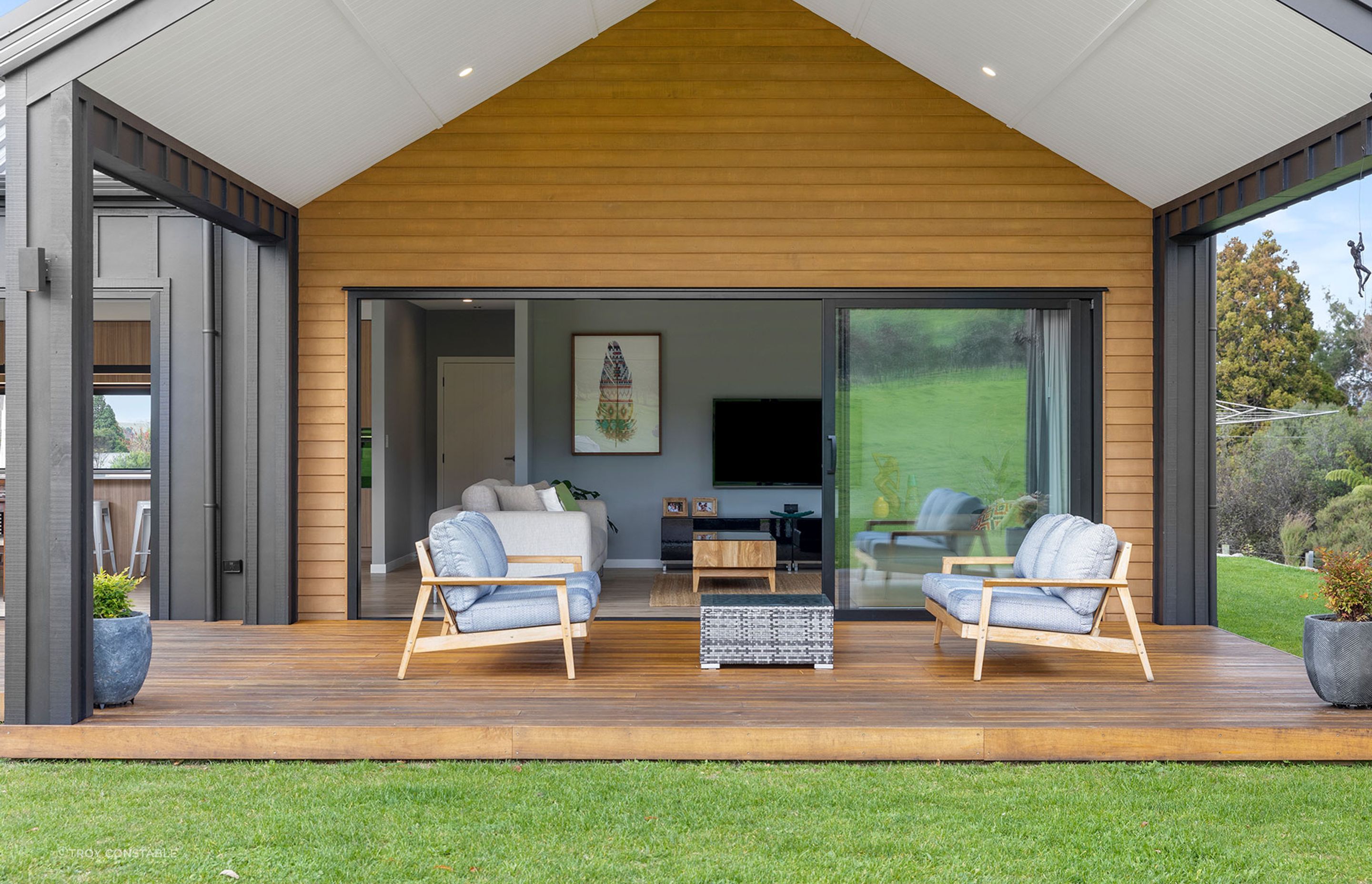 appeal-aplenty-deck-entertaining-area.jpeg