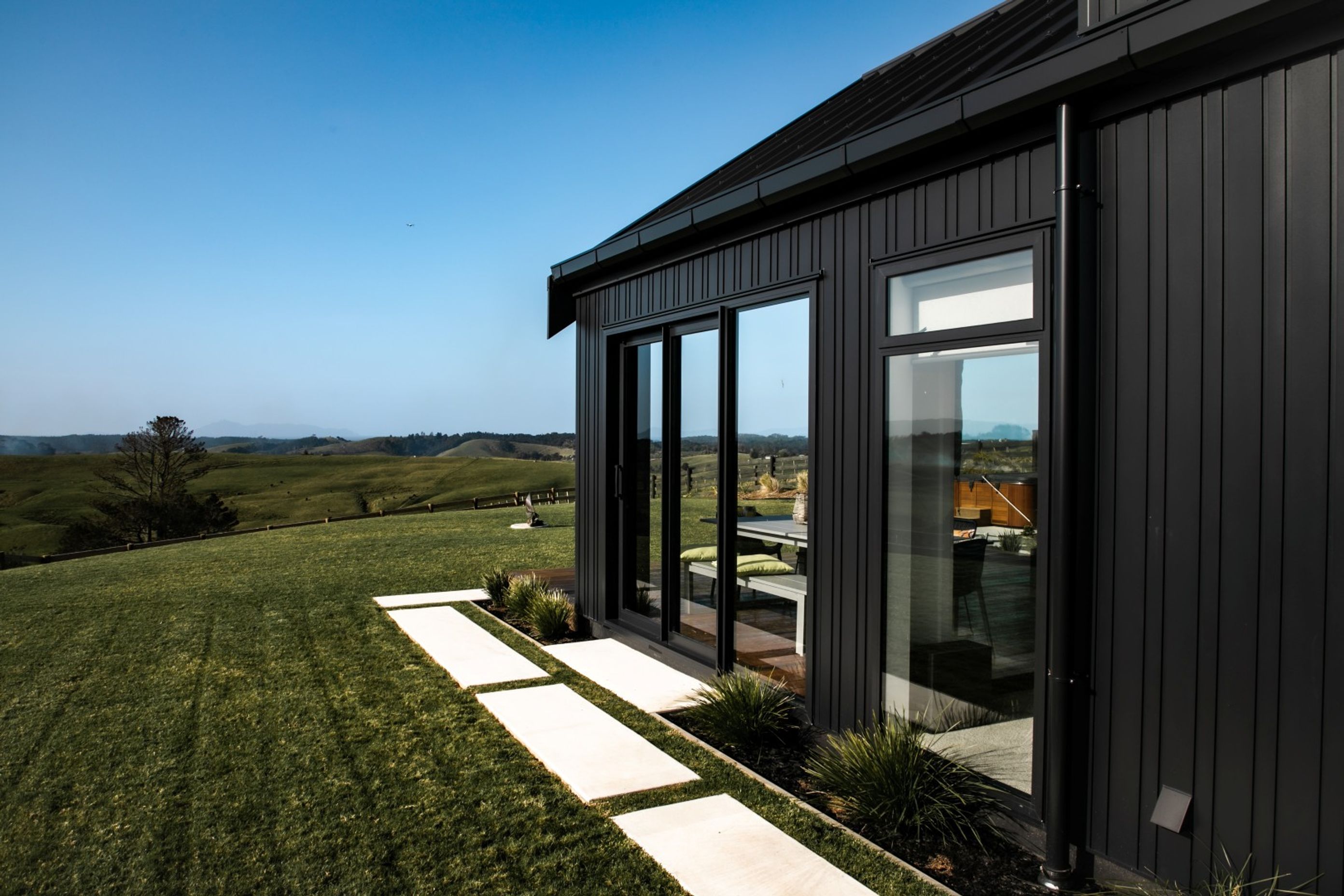 black-nuwall-cladding-te-arai-farmhouse-arcline-architecture-2.jpg