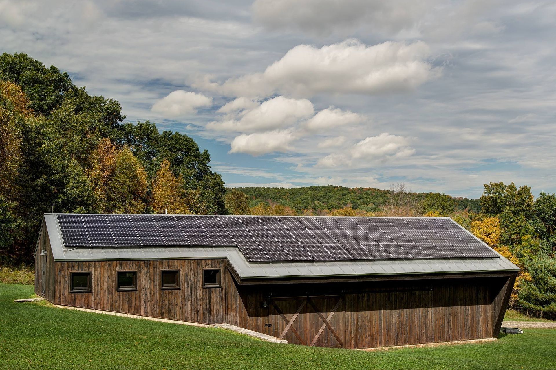 imgi107RangrStudioValleyBarn1.jpg