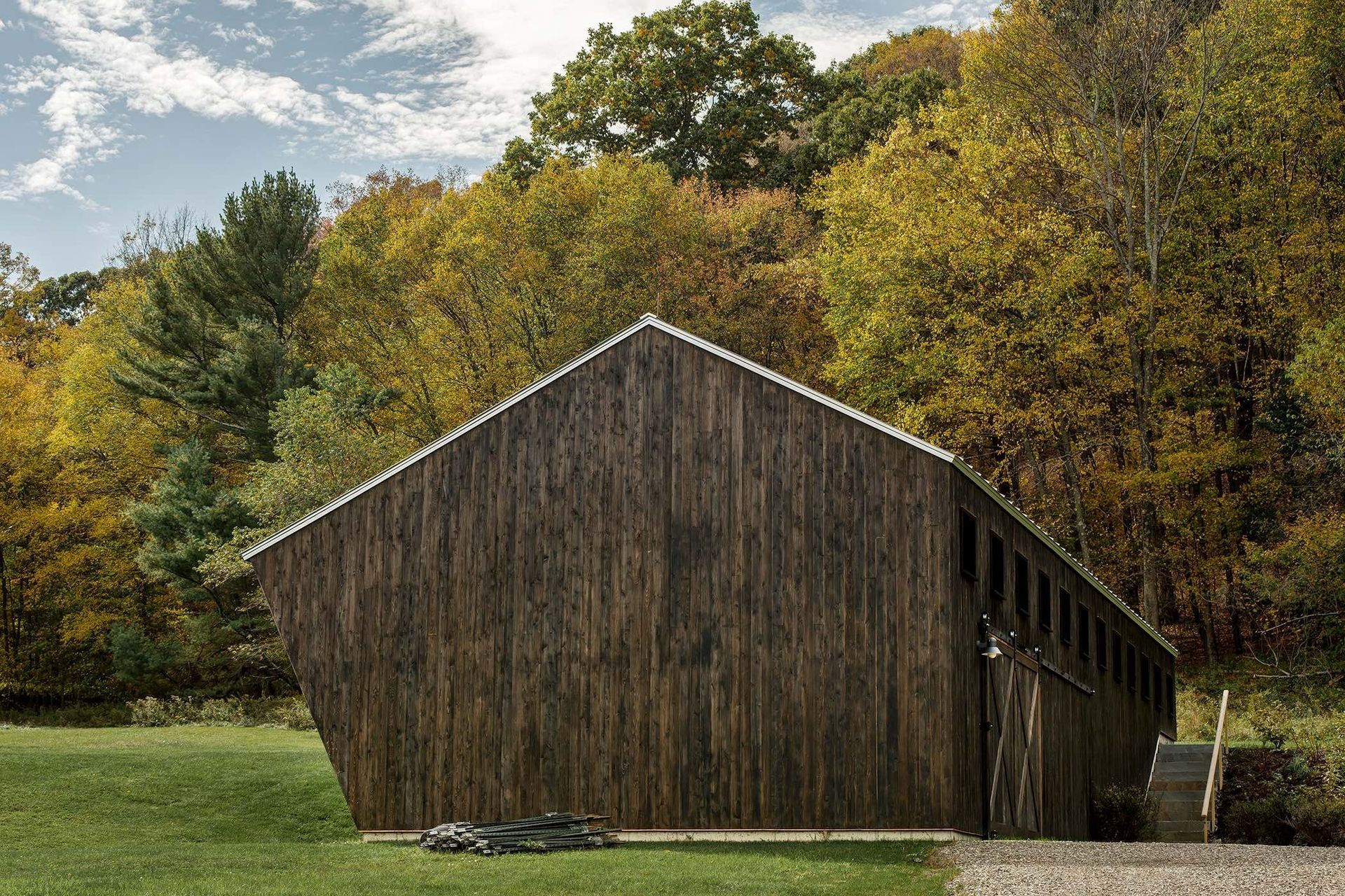imgi108RangrStudioValleyBarn2.jpg