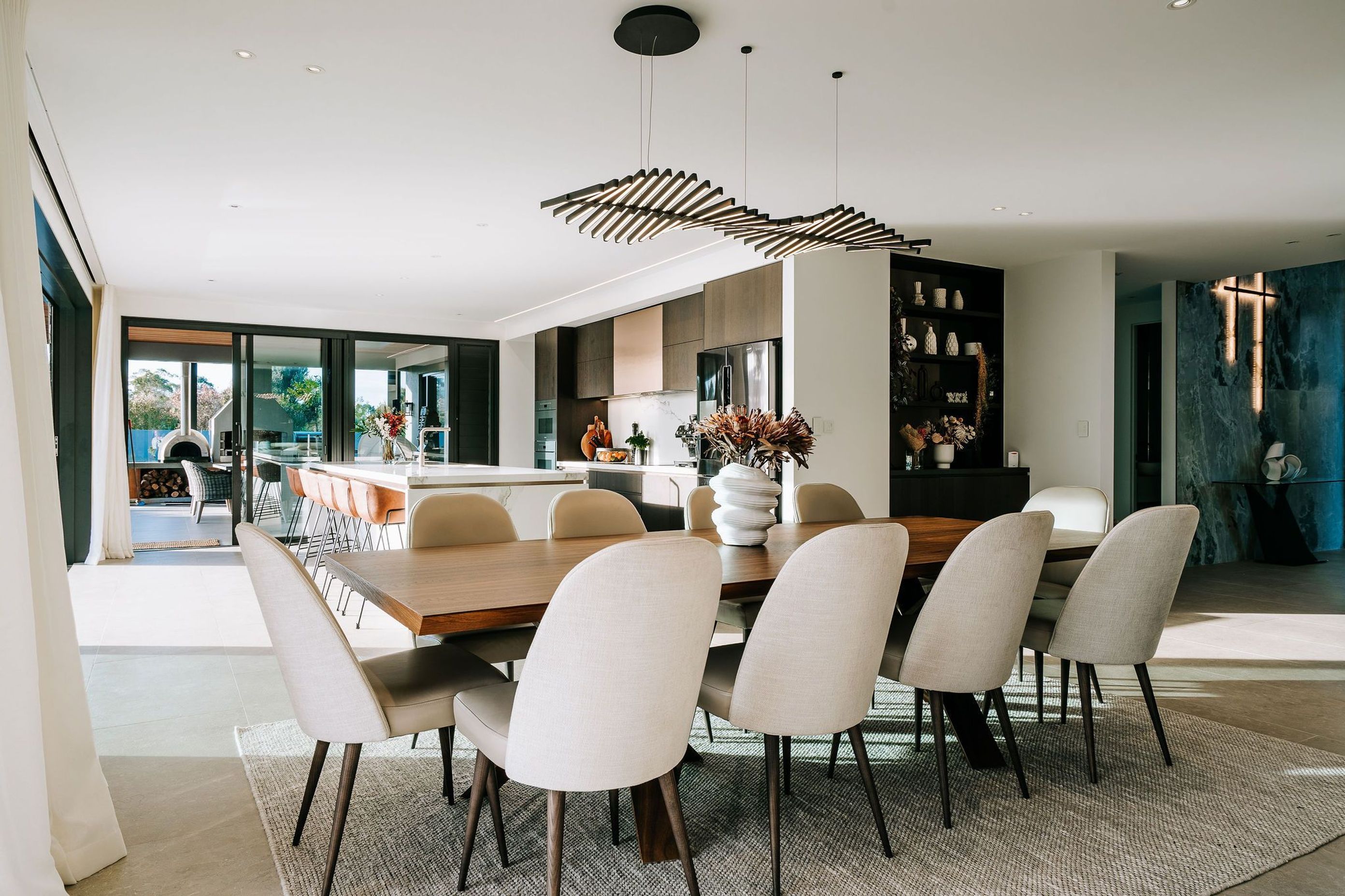 karikari-peninsula-residence-arcline-architecture-dining-kitchen-light.jpg