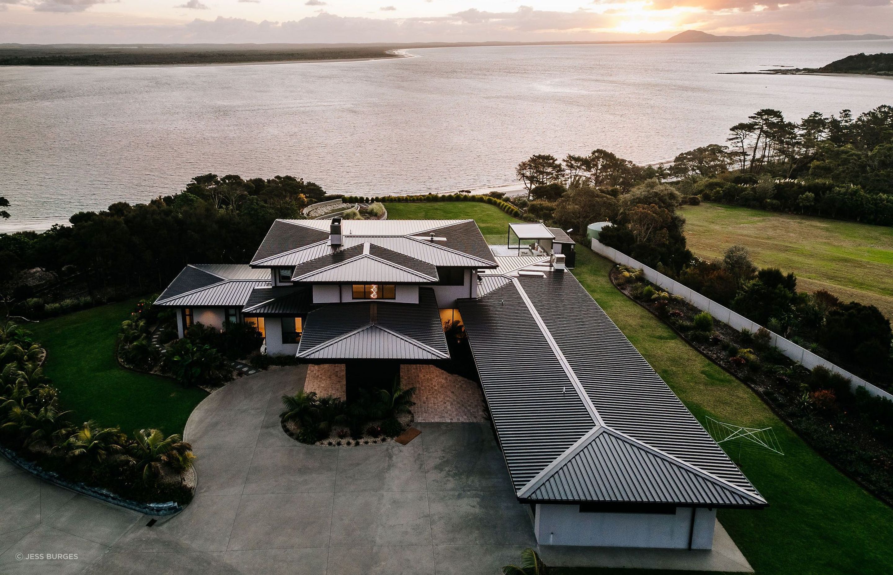 large-seaside-coastal-architecture-new-zealand-arcline-design-2.jpg