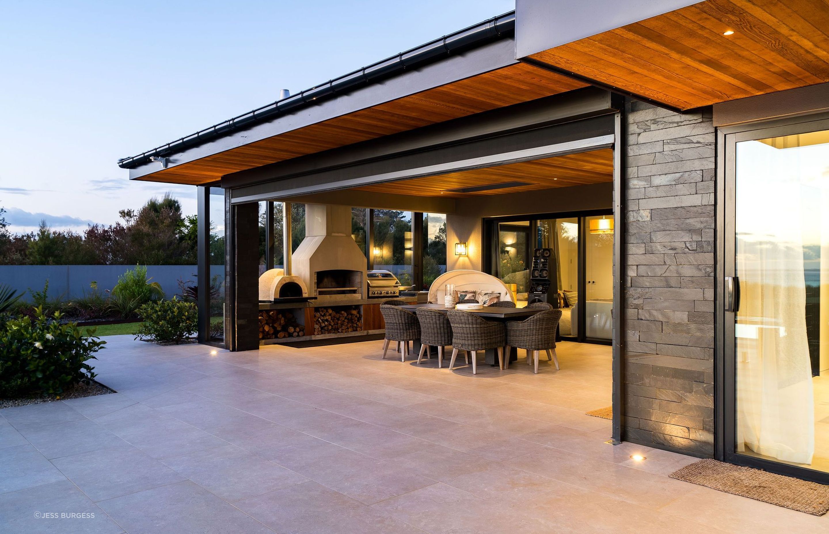 outdoor-eating-area-fire-pizza-oven-stone-cedar-arcline.jpg
