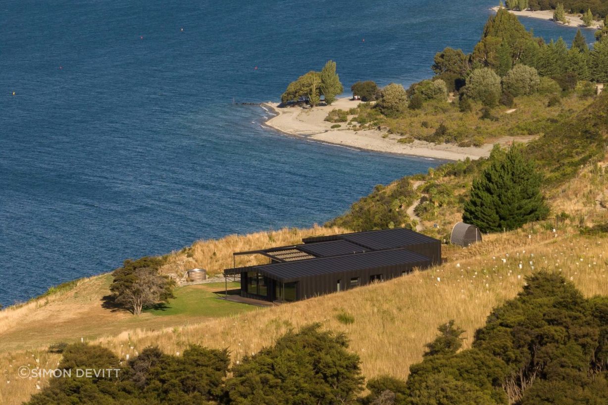 rafe-maclean-architects-roys-peak-house-01-1280x959.jpg