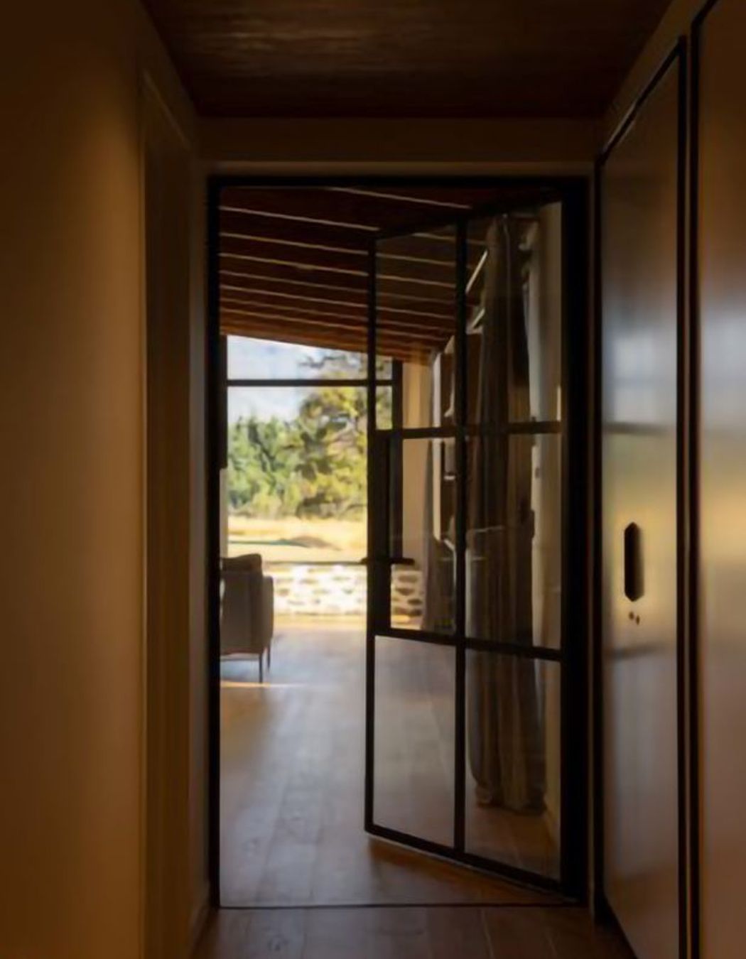rafe-maclean-architects-roys-peak-house-02-265x397.jpg