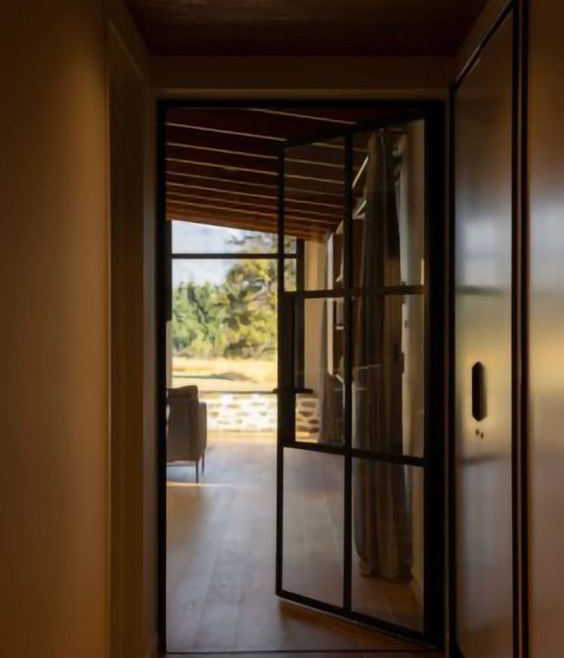 rafe-maclean-architects-roys-peak-house-02-265x397.jpg