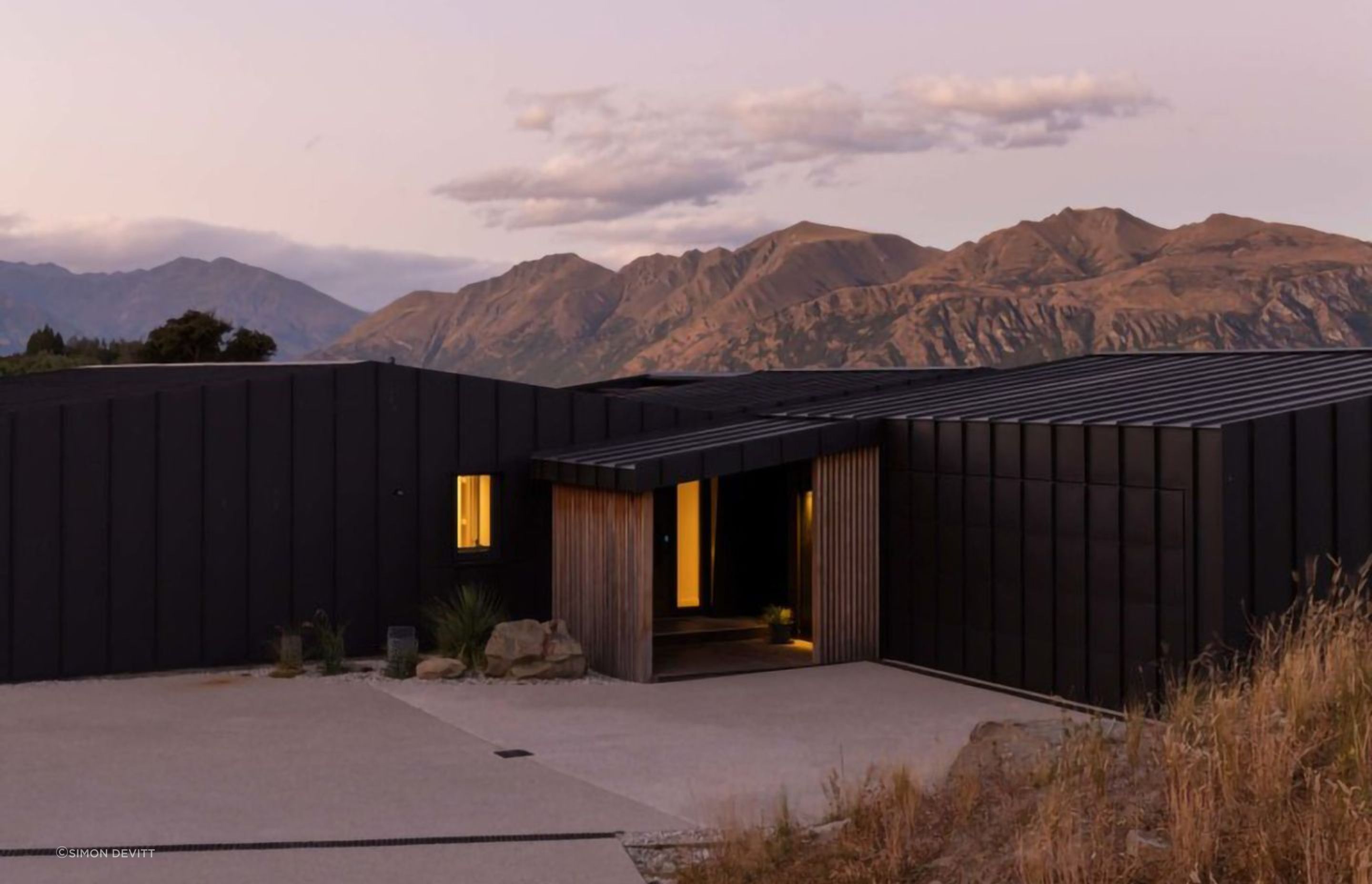 rafe-maclean-architects-roys-peak-house-04-768x512.jpg