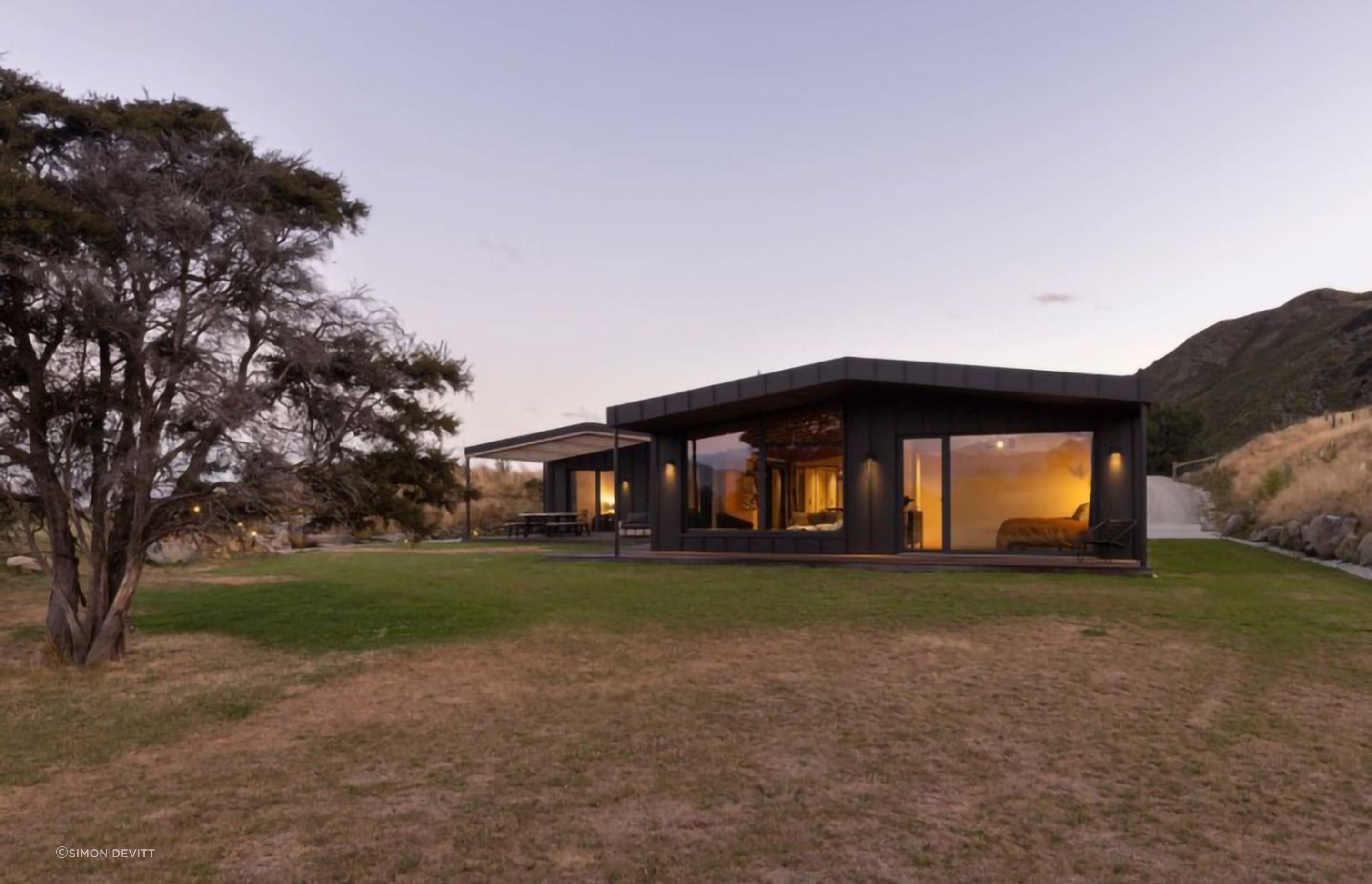 rafe-maclean-architects-roys-peak-house-05-768x512.jpg