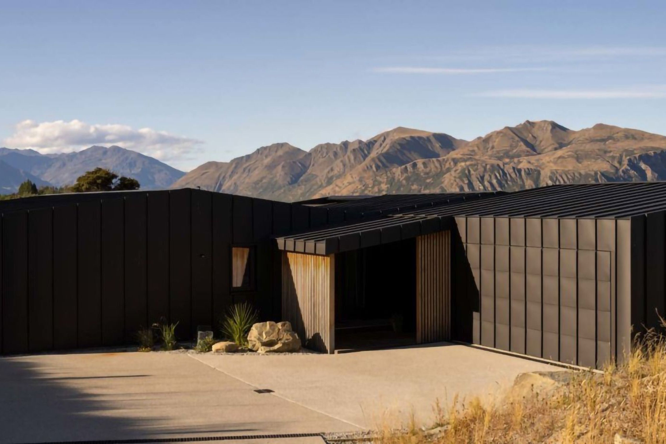 rafe-maclean-architects-roys-peak-house-09-1280x547.jpg