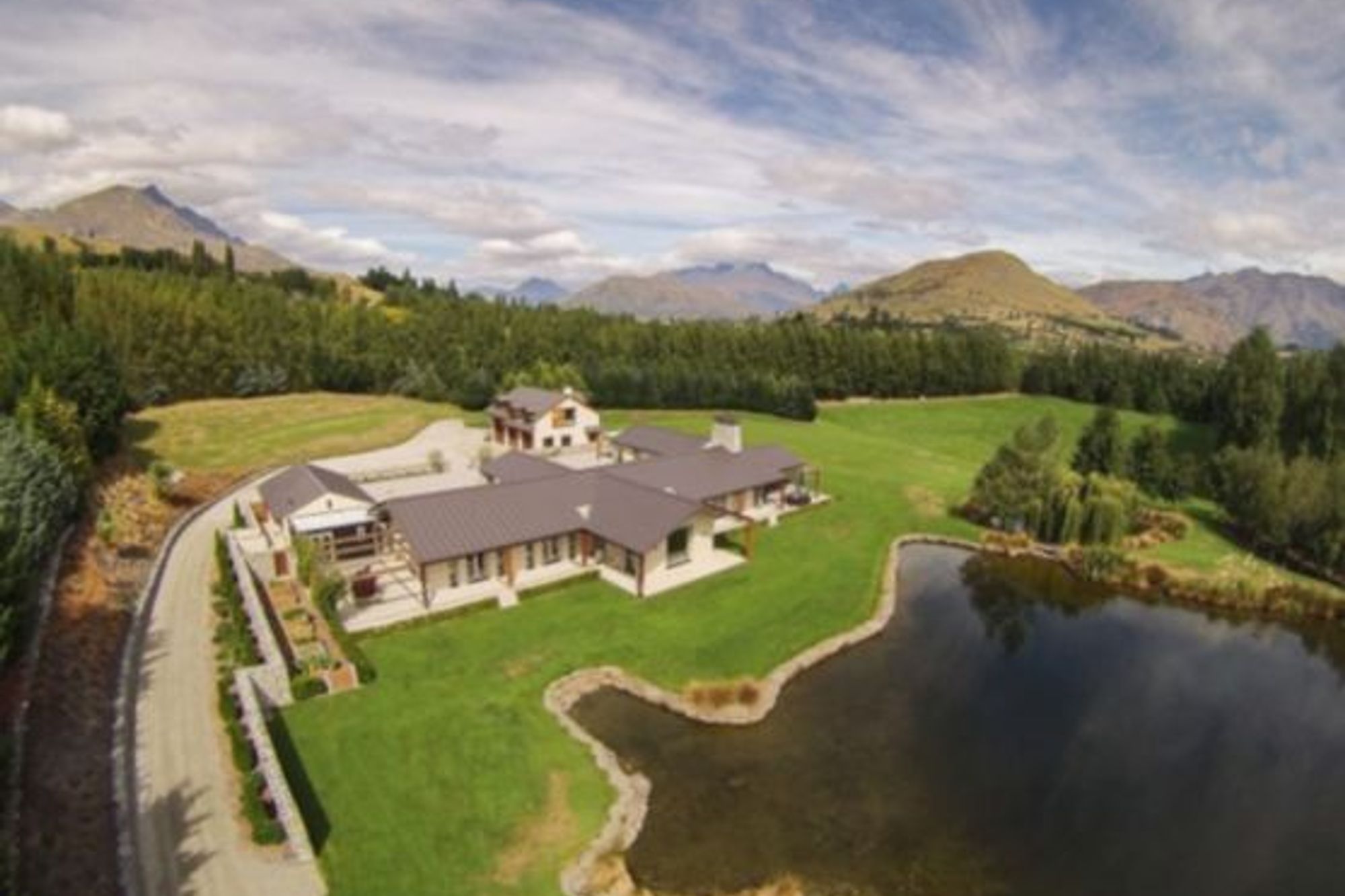 realestateimagesfrom22shotoverroadmainhouse.jpg