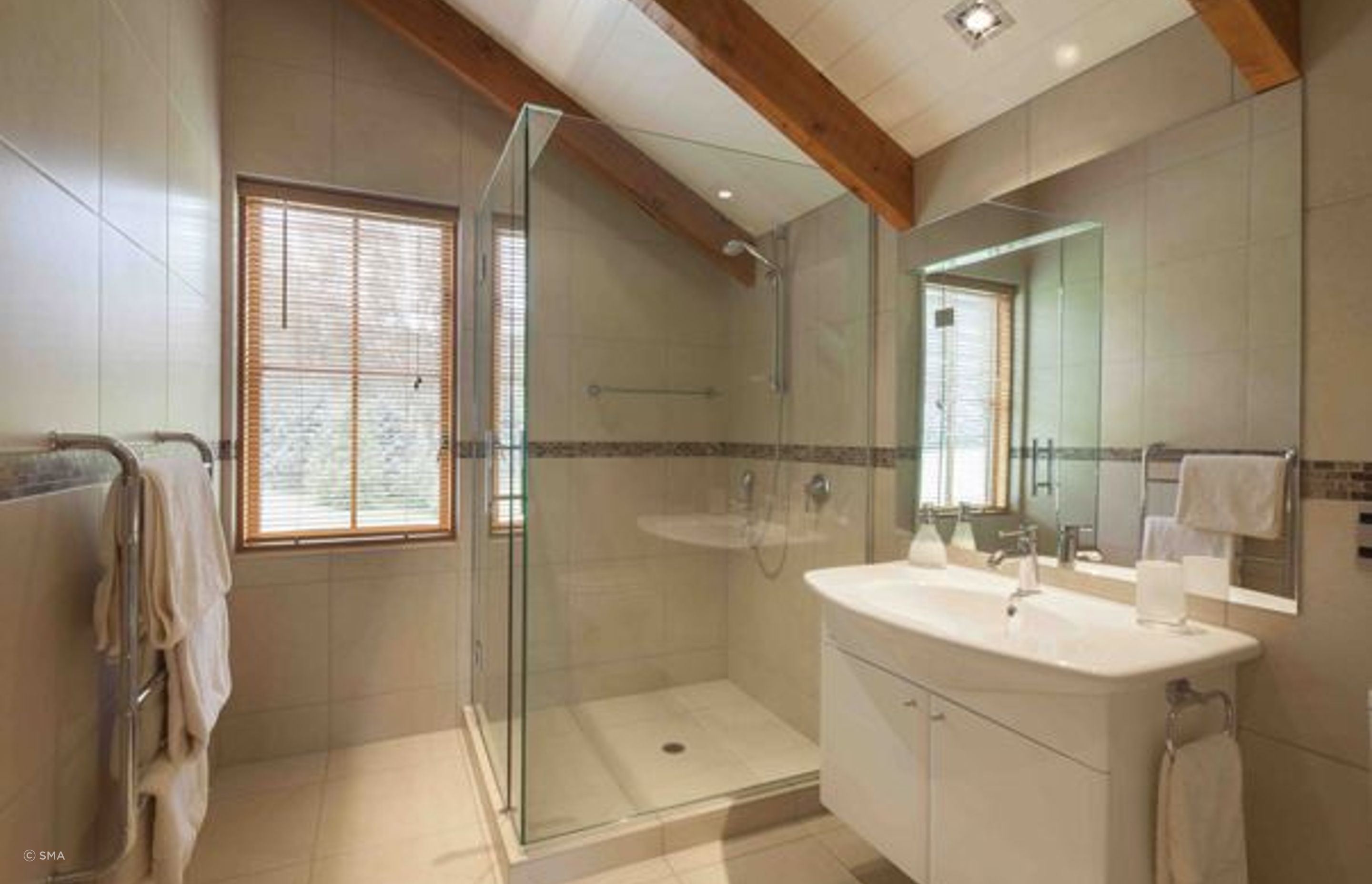 realestateimagesfrom22shotoverroadmainhouse7.jpg