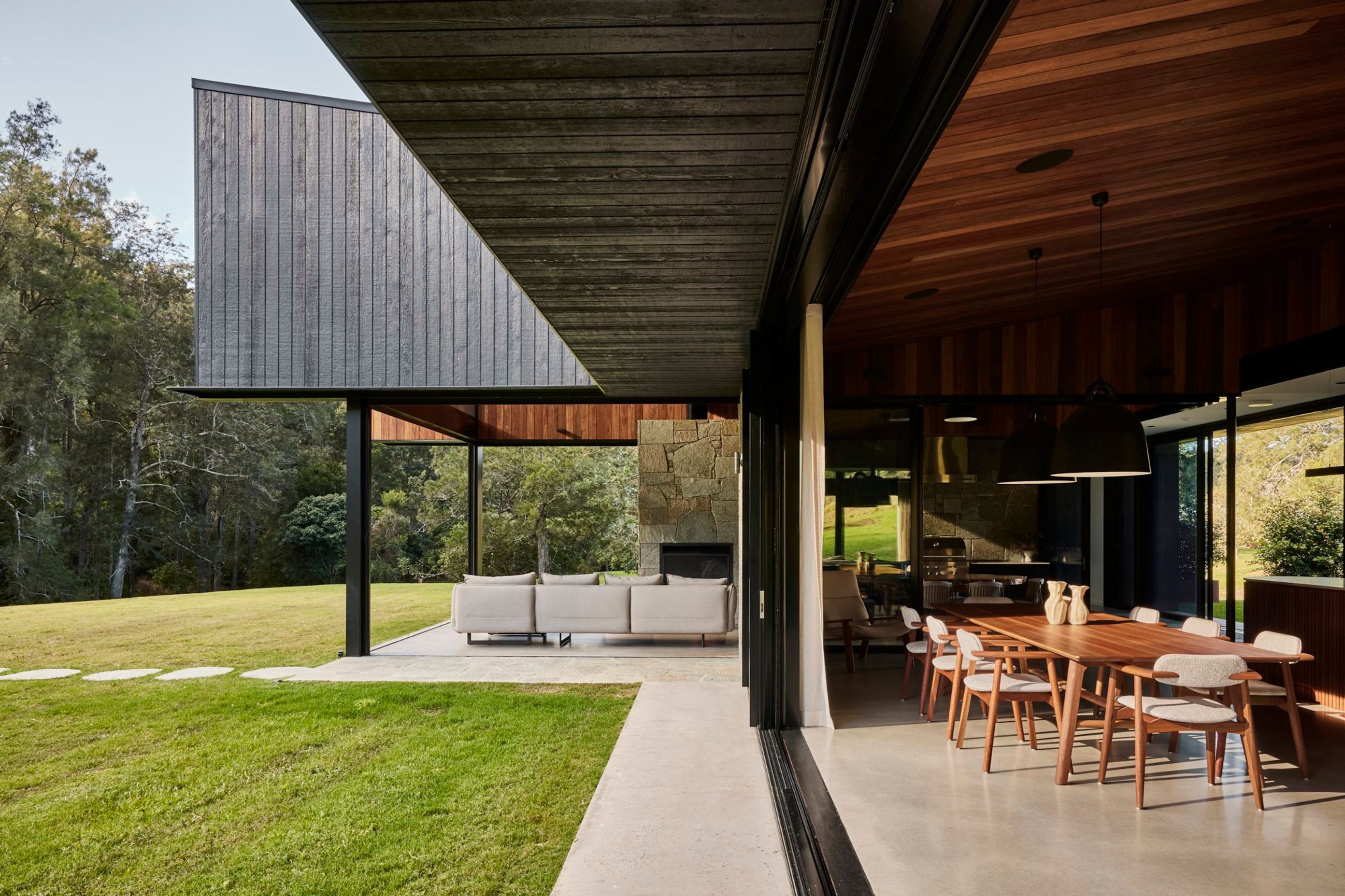 shaun-lockyer-architects-amaroo-australian-architecture-charred-timber-cladding-indoor-outdoor.jpg