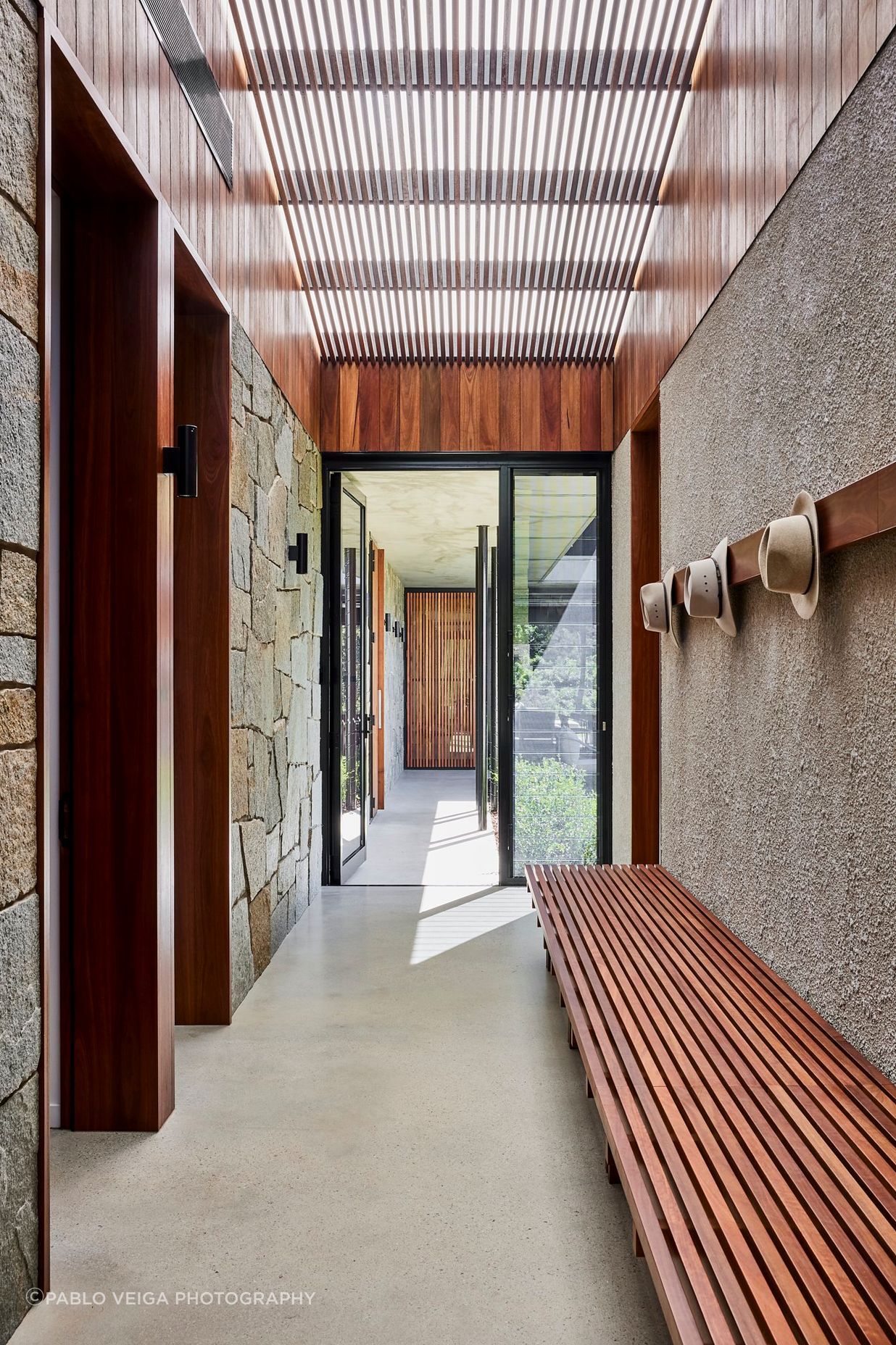 shaun-lockyer-architects-amaroo-australian-interior-design-timber-battens-light-entry-seat.jpg