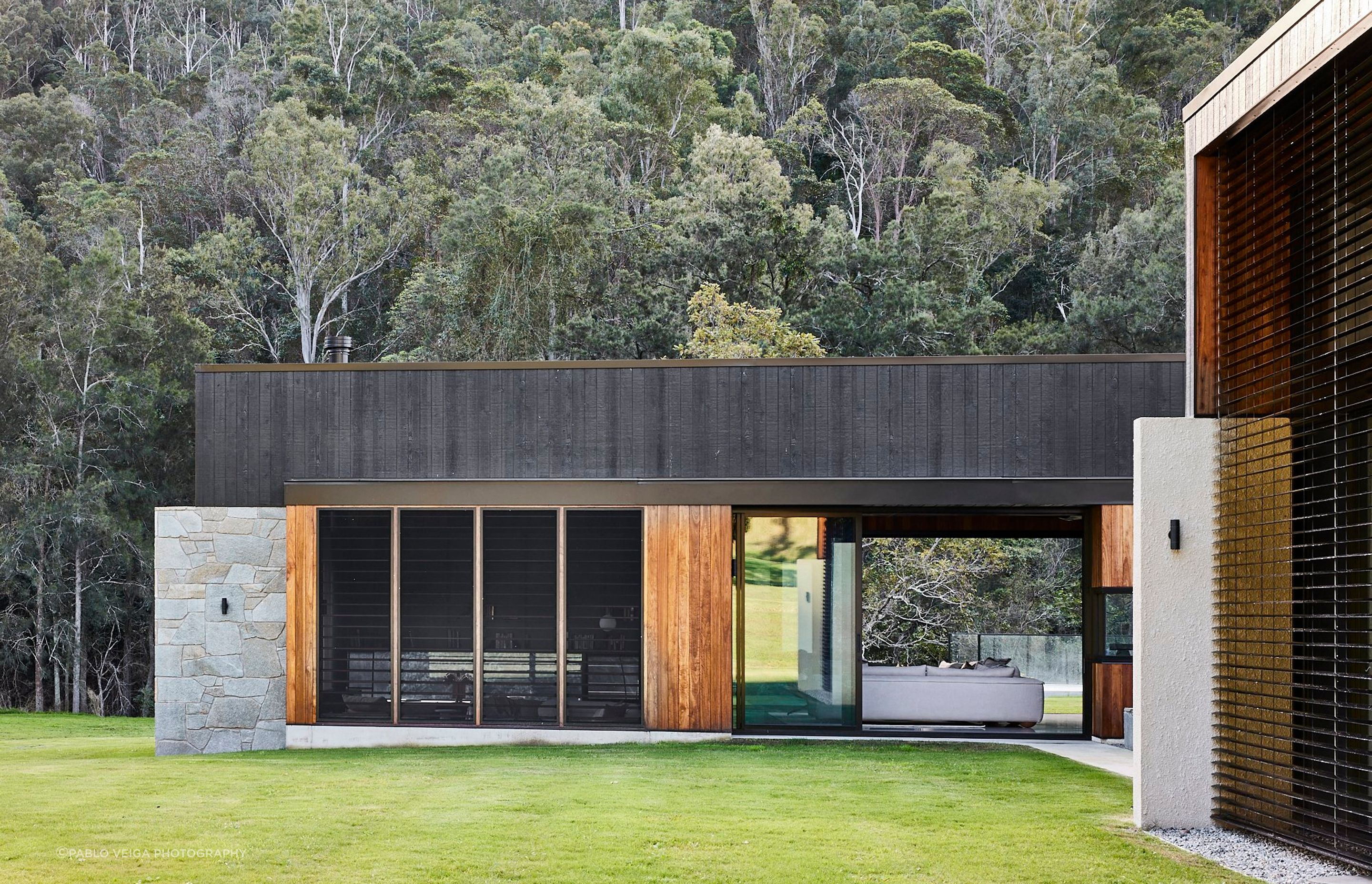 shaun-lockyer-architects-amaroo-queensland-architecture-charred-timber-cladding-stone.jpg