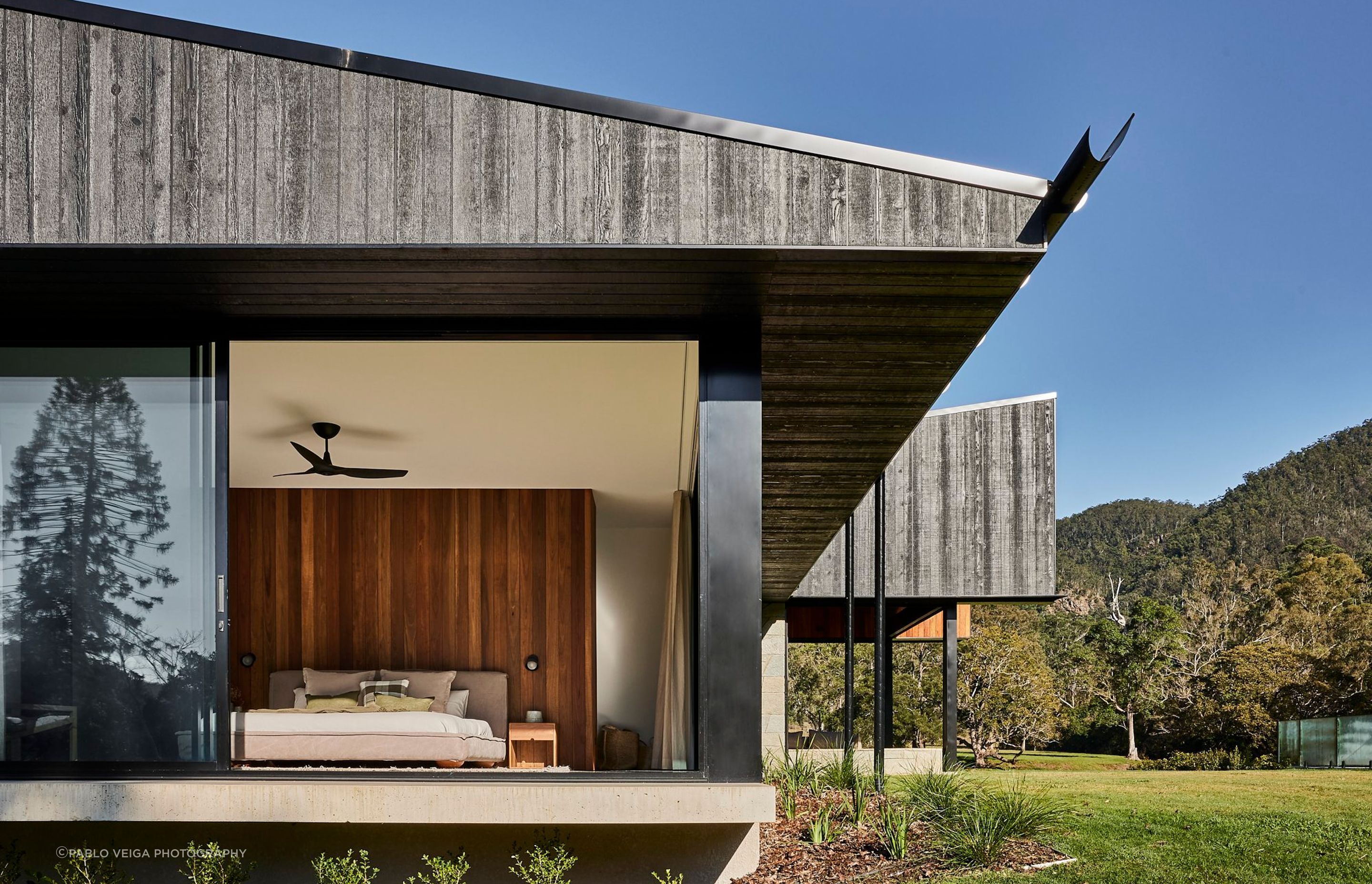 shaun-lockyer-architects-amaroo-rural-architecture-charred-timber-cladding.jpg