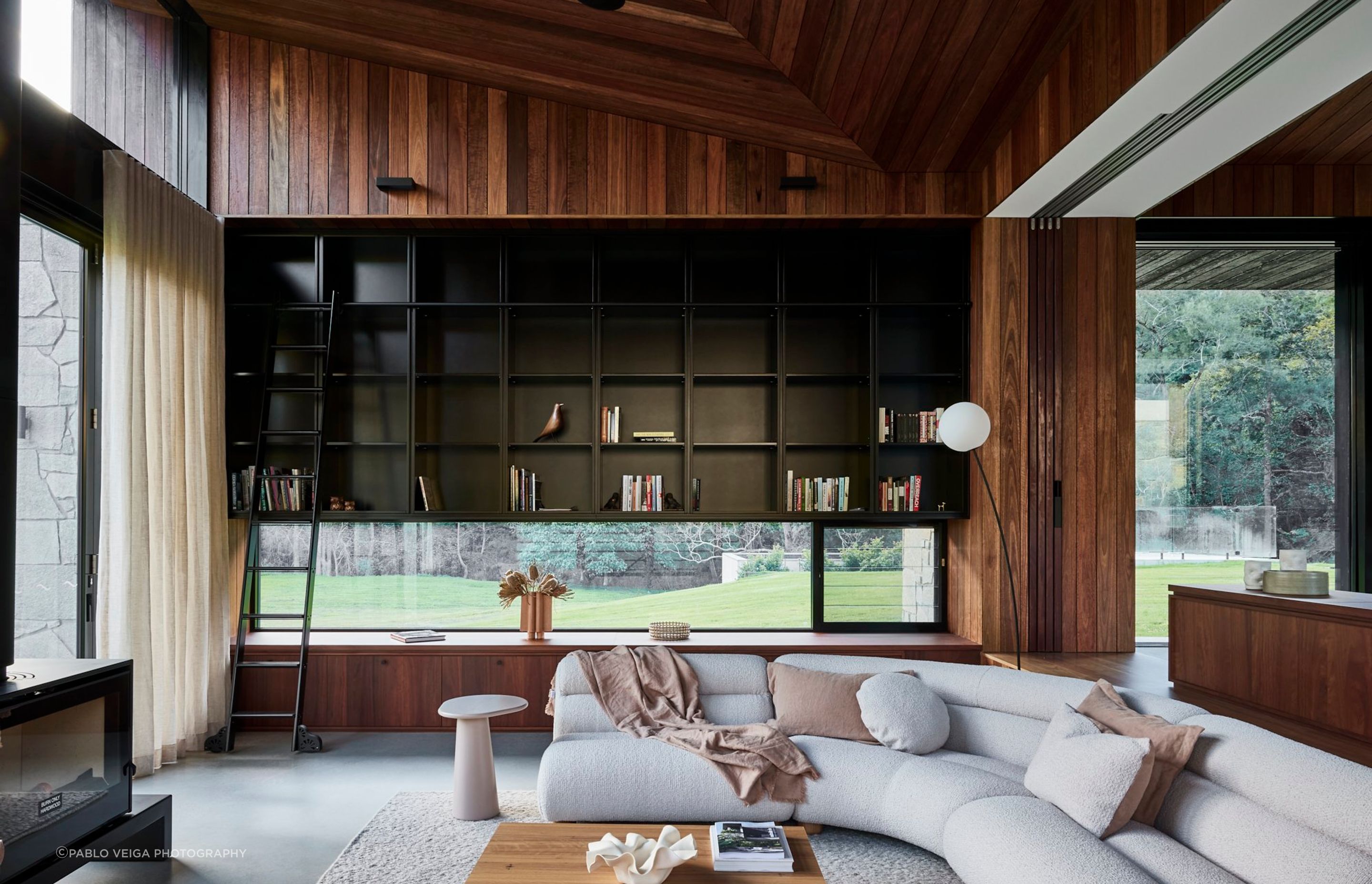 shaun-lockyer-architects-amaroo-rural-interior-design-sunken-living-room-timber.jpg
