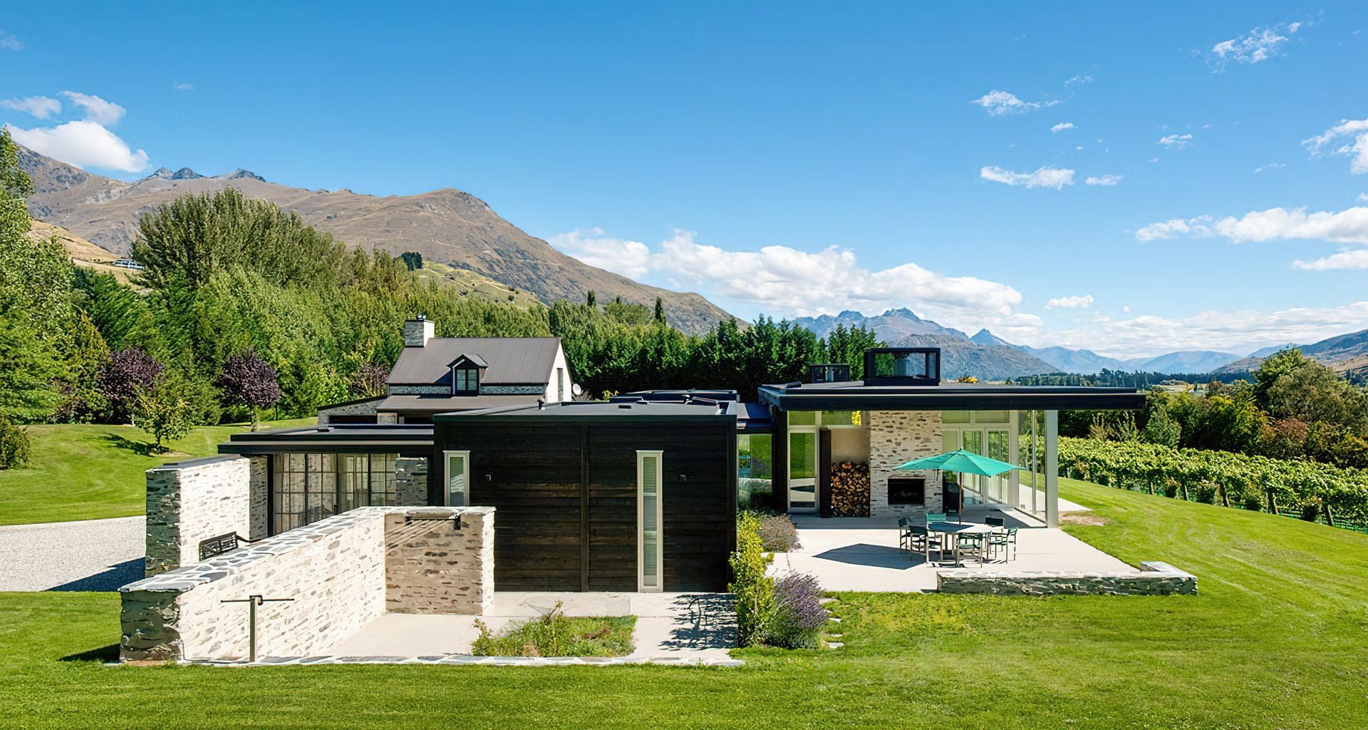 Vineyard Home, Queenstown banner